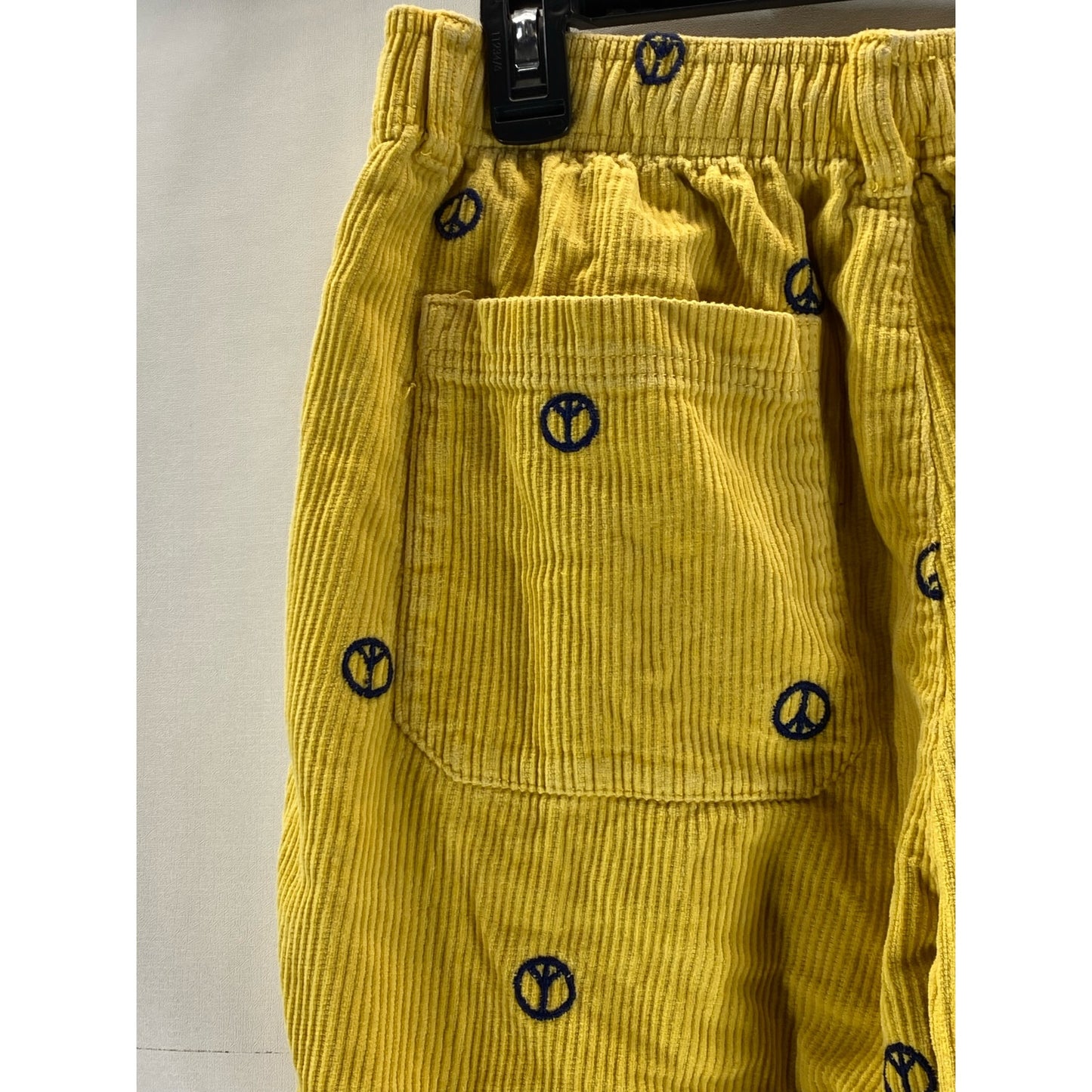 URBAN OUTFITTERS Men's Yellow UO Peace Sign Print Straight-Leg Corduroy Pant SZM