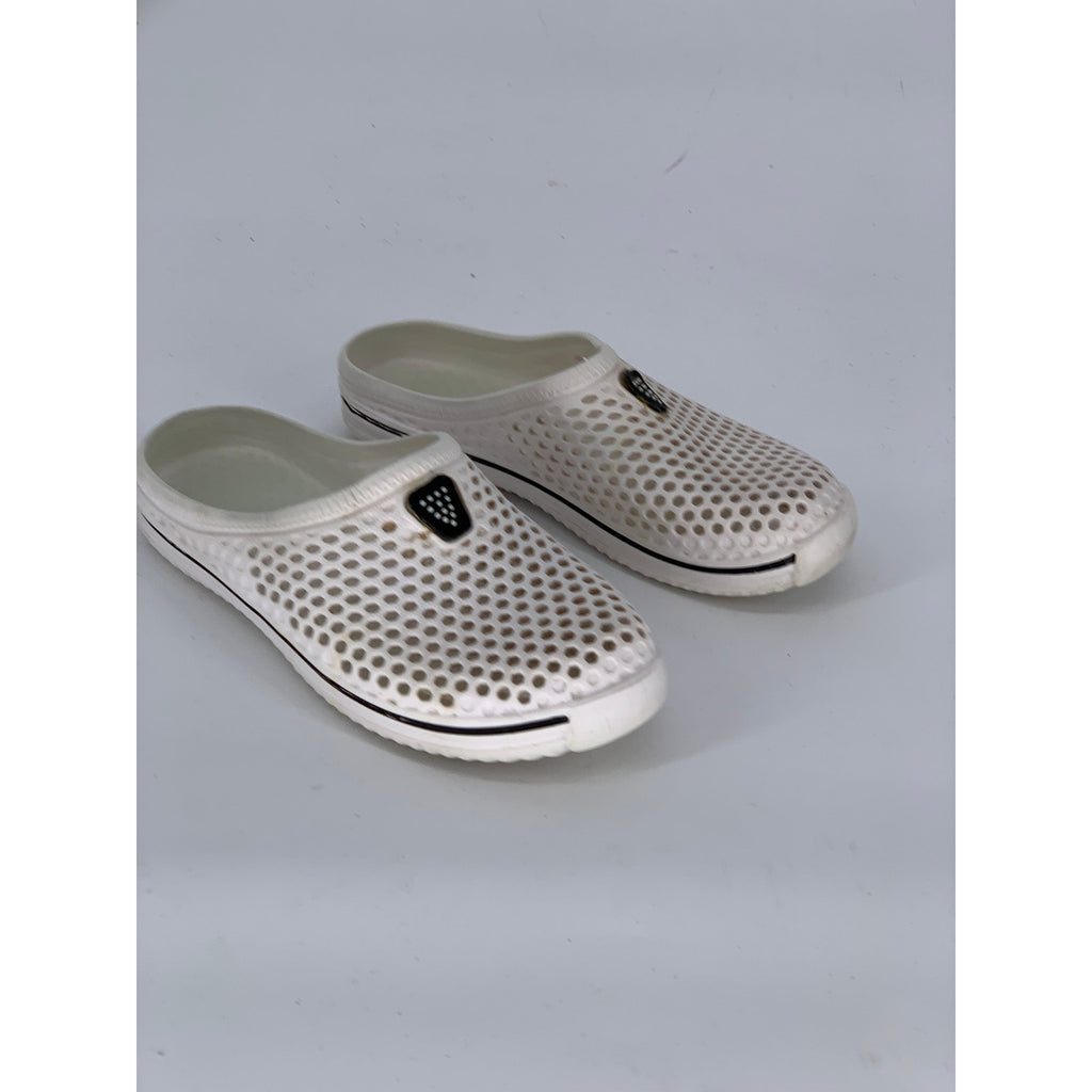 UNBRANDED Women's White Slip-On Perforated Swim Shoes SZ 7