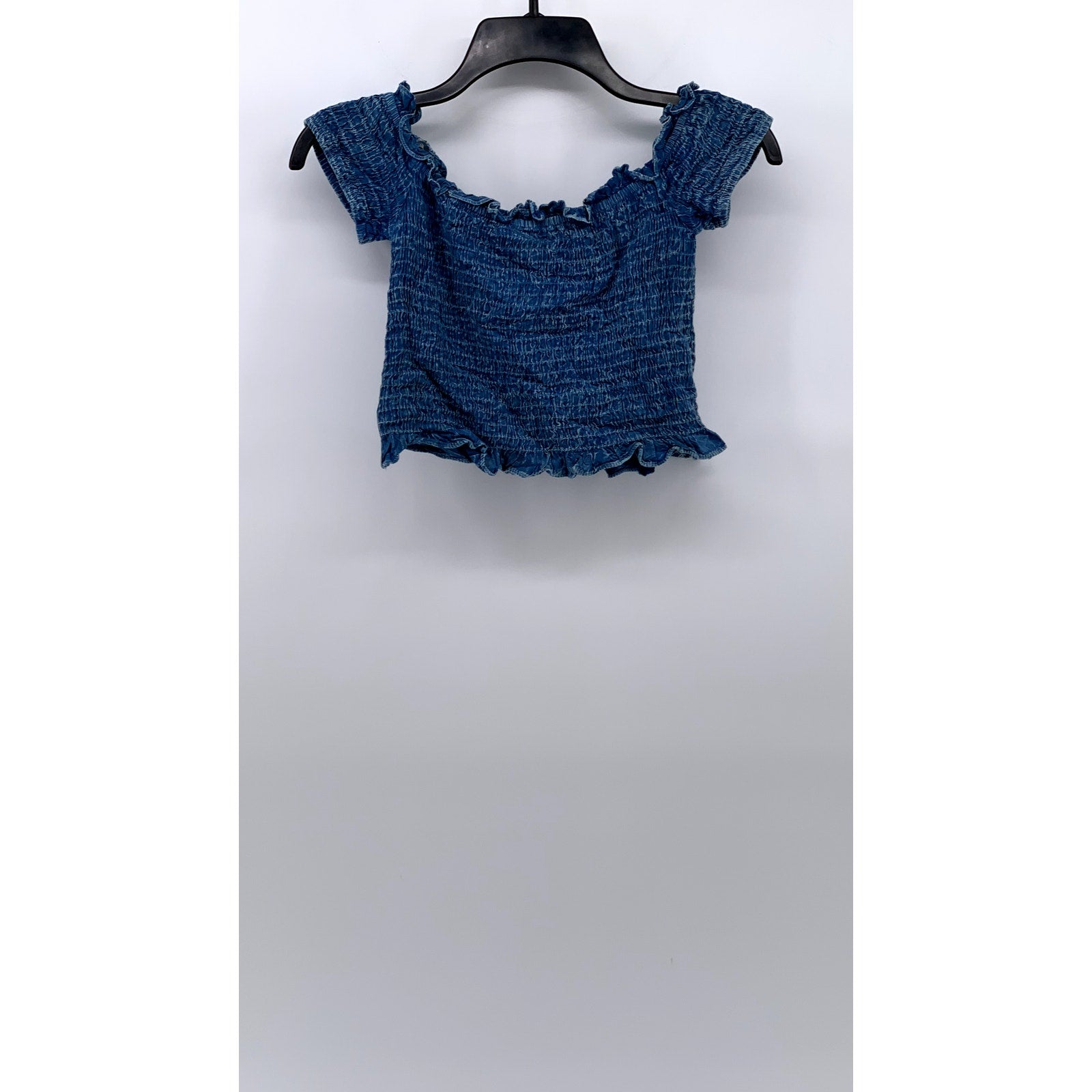KIWI + PUNCH Women's Blue Denim Smocked Off-The-Shoulder Cropped Top SZ M