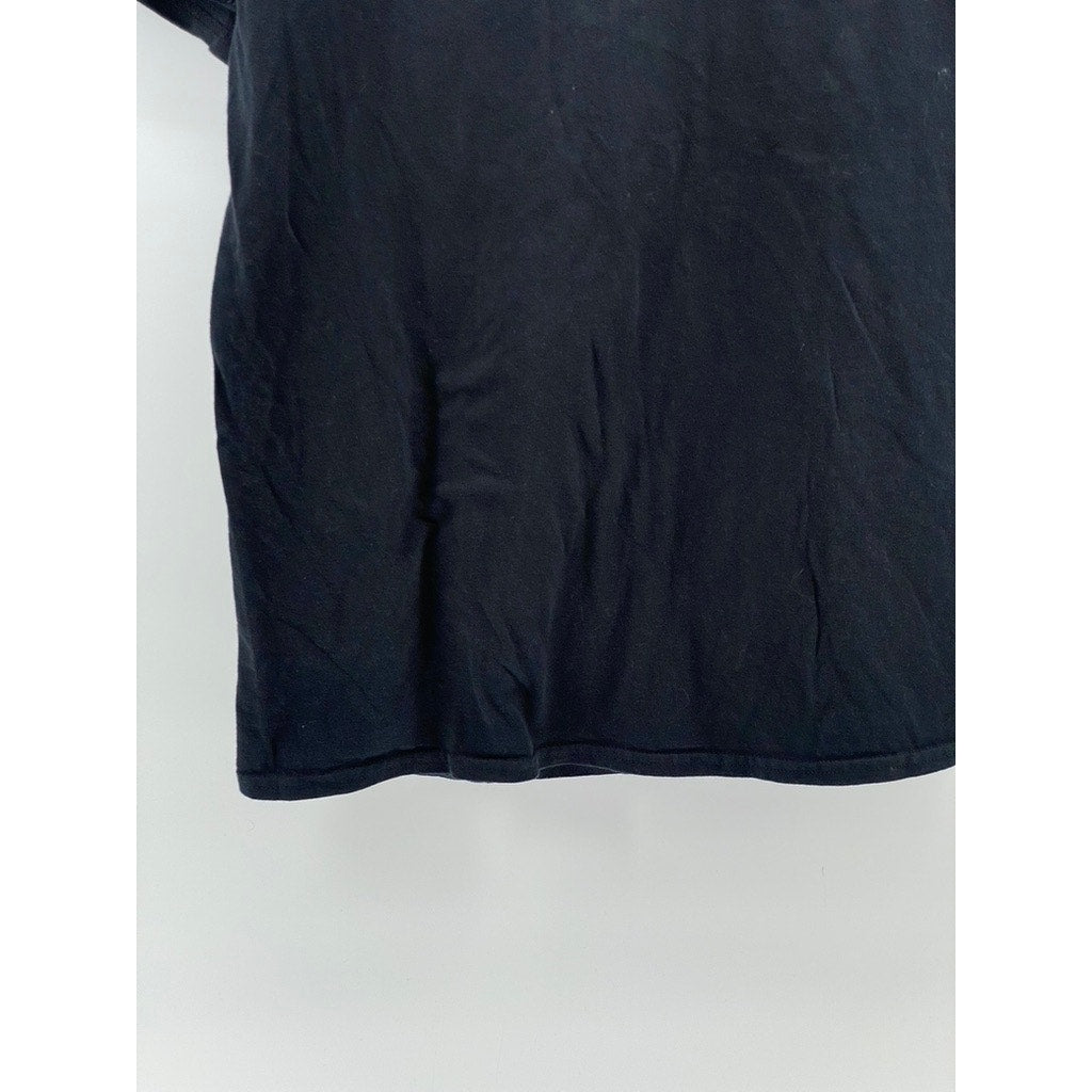 GILDAN Men’s Black Square Graphic Crewneck Casual Short Sleeve T-Shirt SZ L