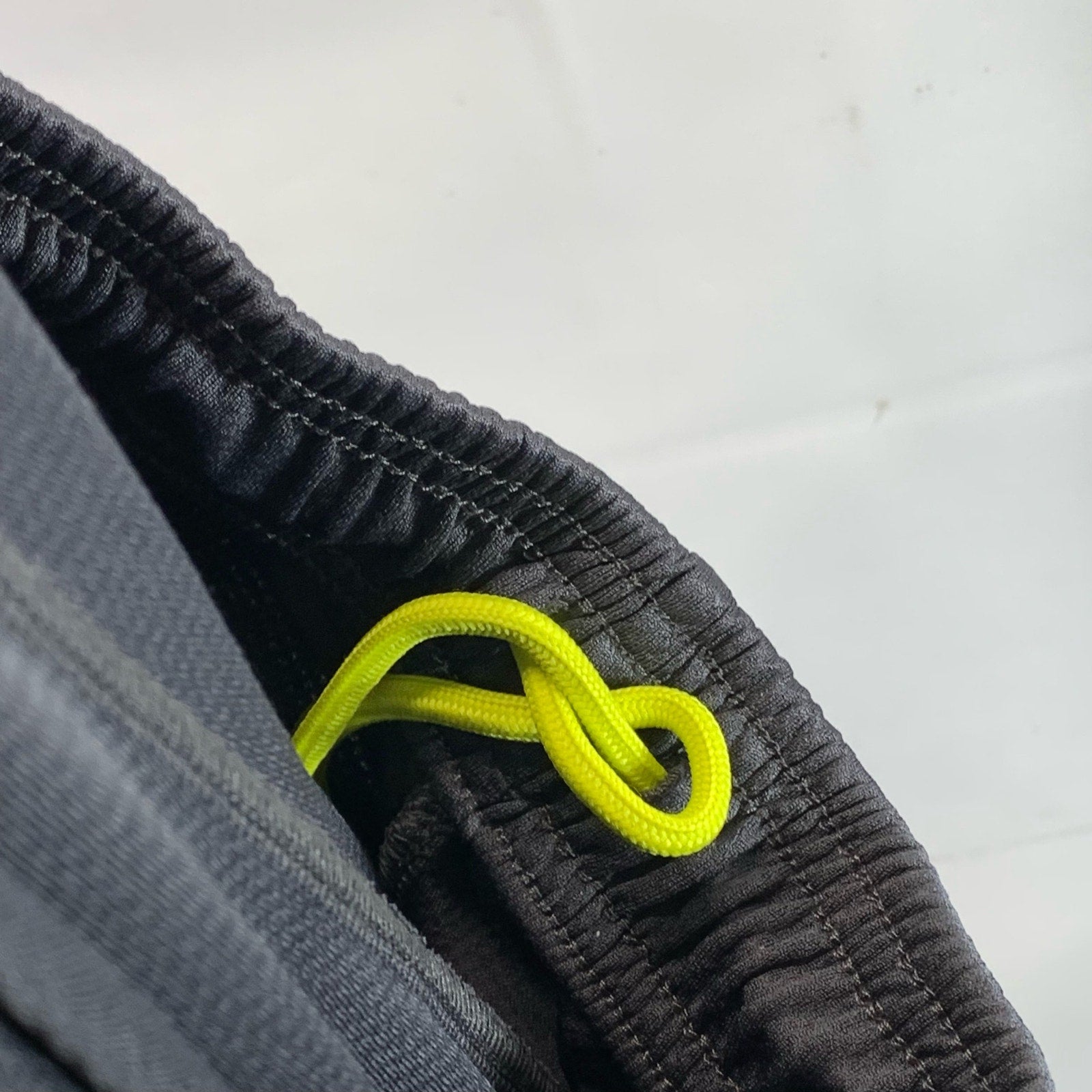 REEBOK Men's Gray/Yellow Elastic Drawstring Waist Pull-On Active Shorts SZ L