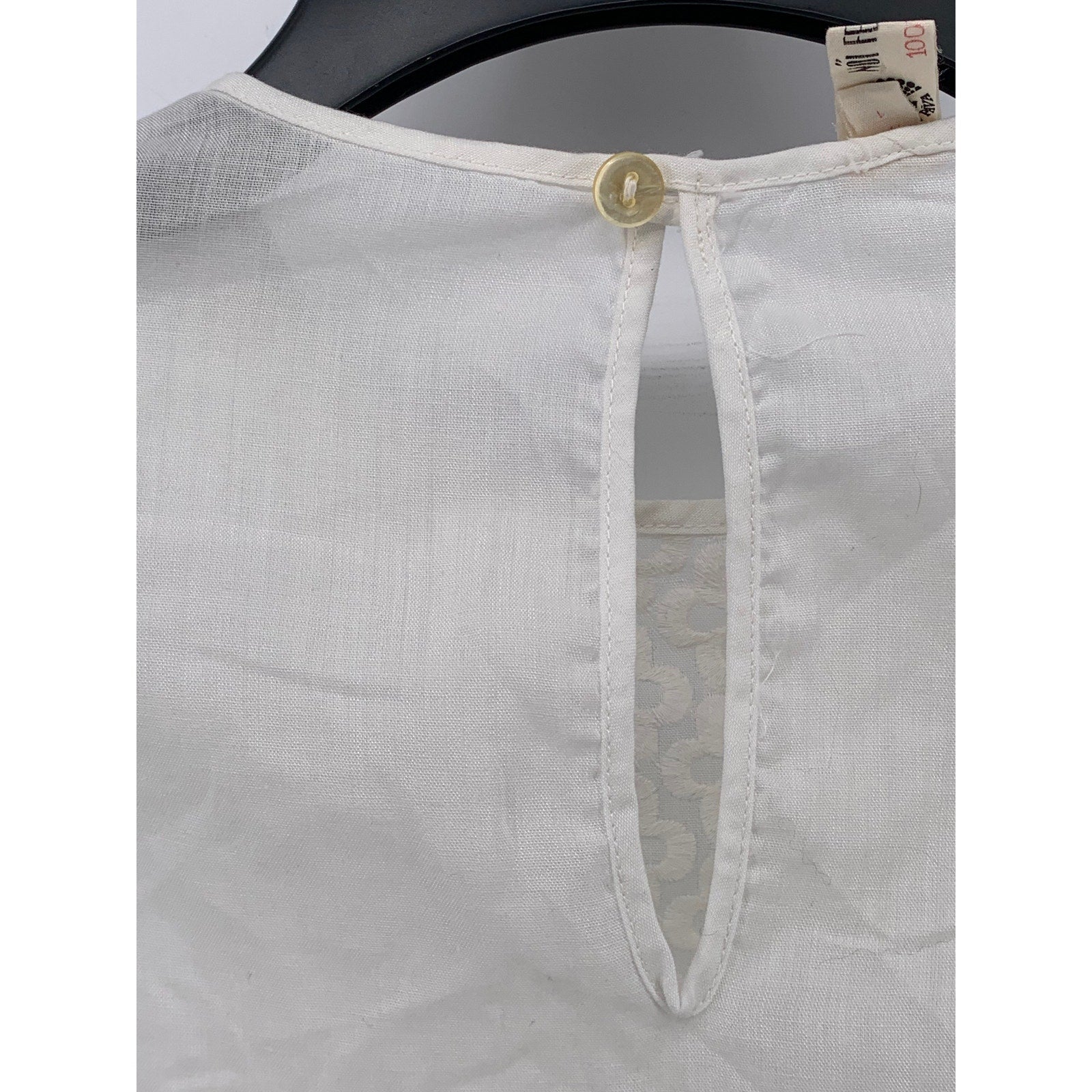 UNBRANDED Women's White Eyelet Embroidered Floral Stripe Sleeveless Top SZ M