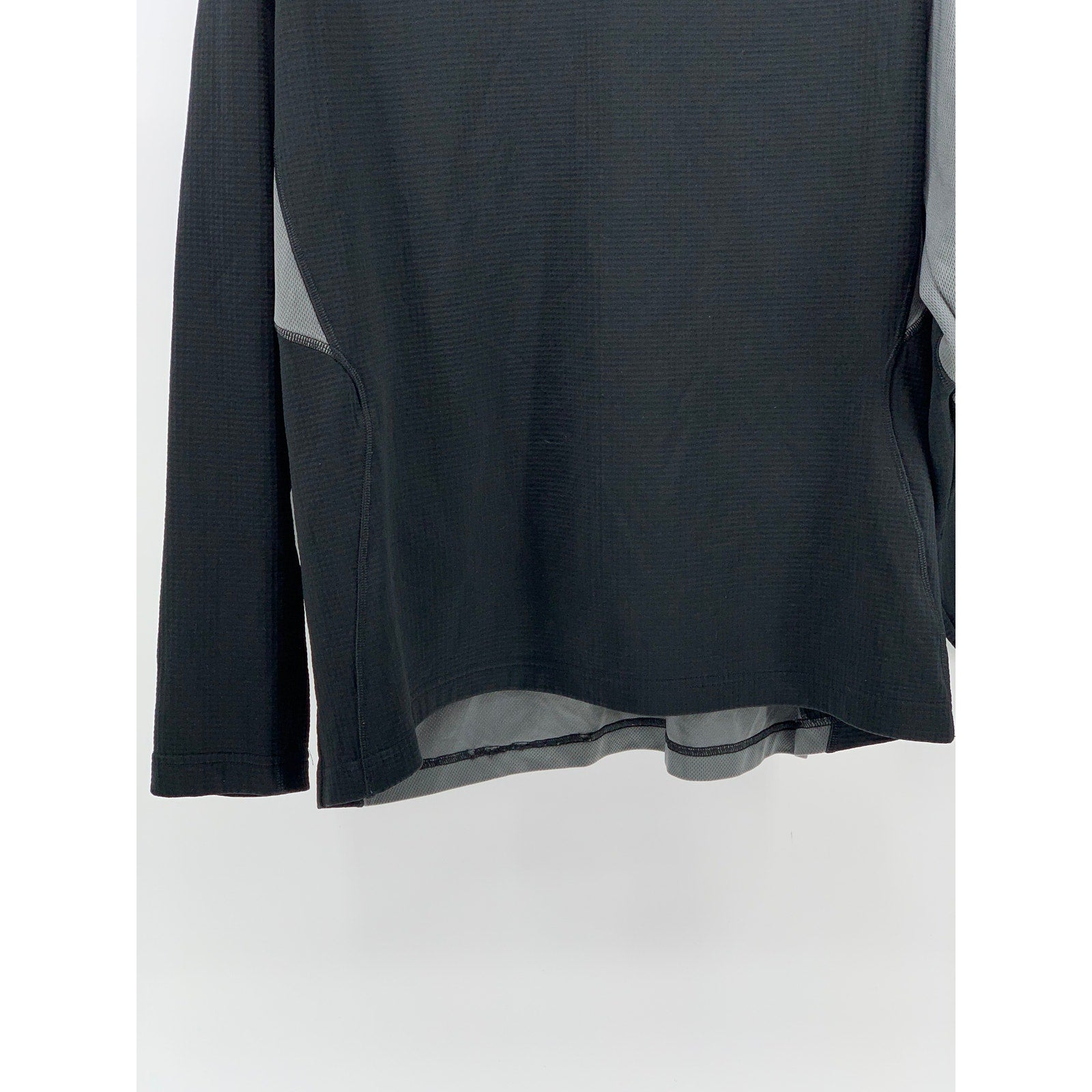 UNDER ARMOUR Men’s Black-Gray Half-Zip Long Sleeve All Season Gear Shirt SZ XL