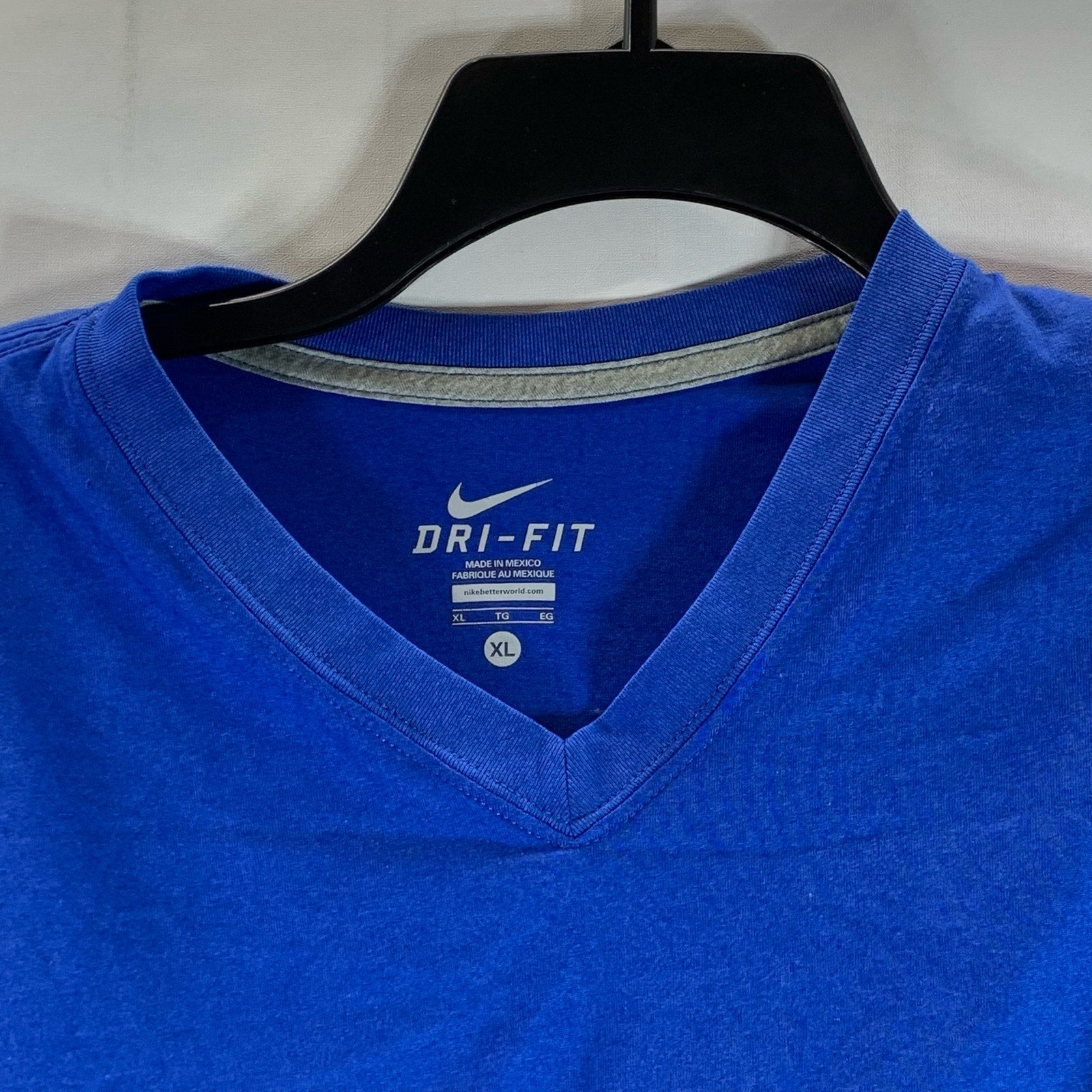 NIKE Men's Blue Dri-Fit V-Neck Short Sleeve Active T-Shirt SZ XL