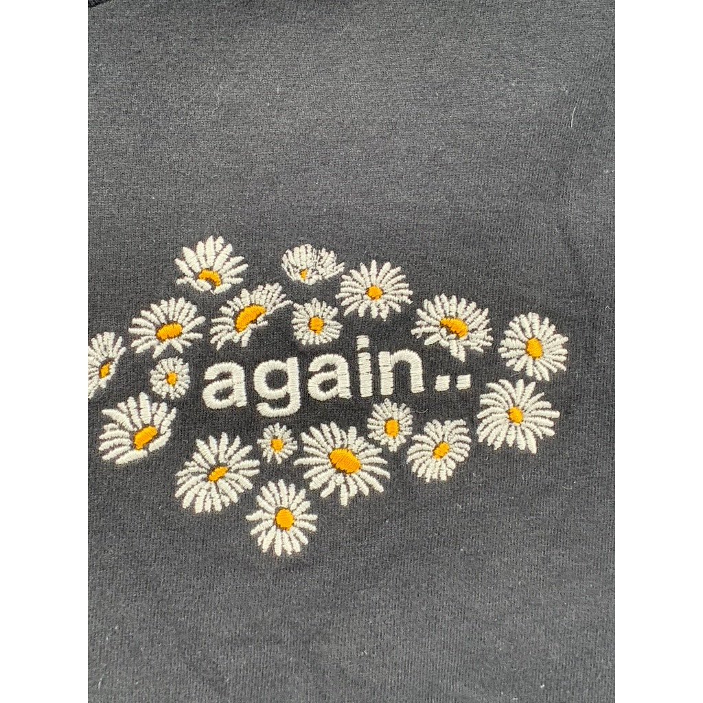 GILDAN Women's Black Daisy Embroidered Logo Crewneck Short Sleeve Top SZ S
