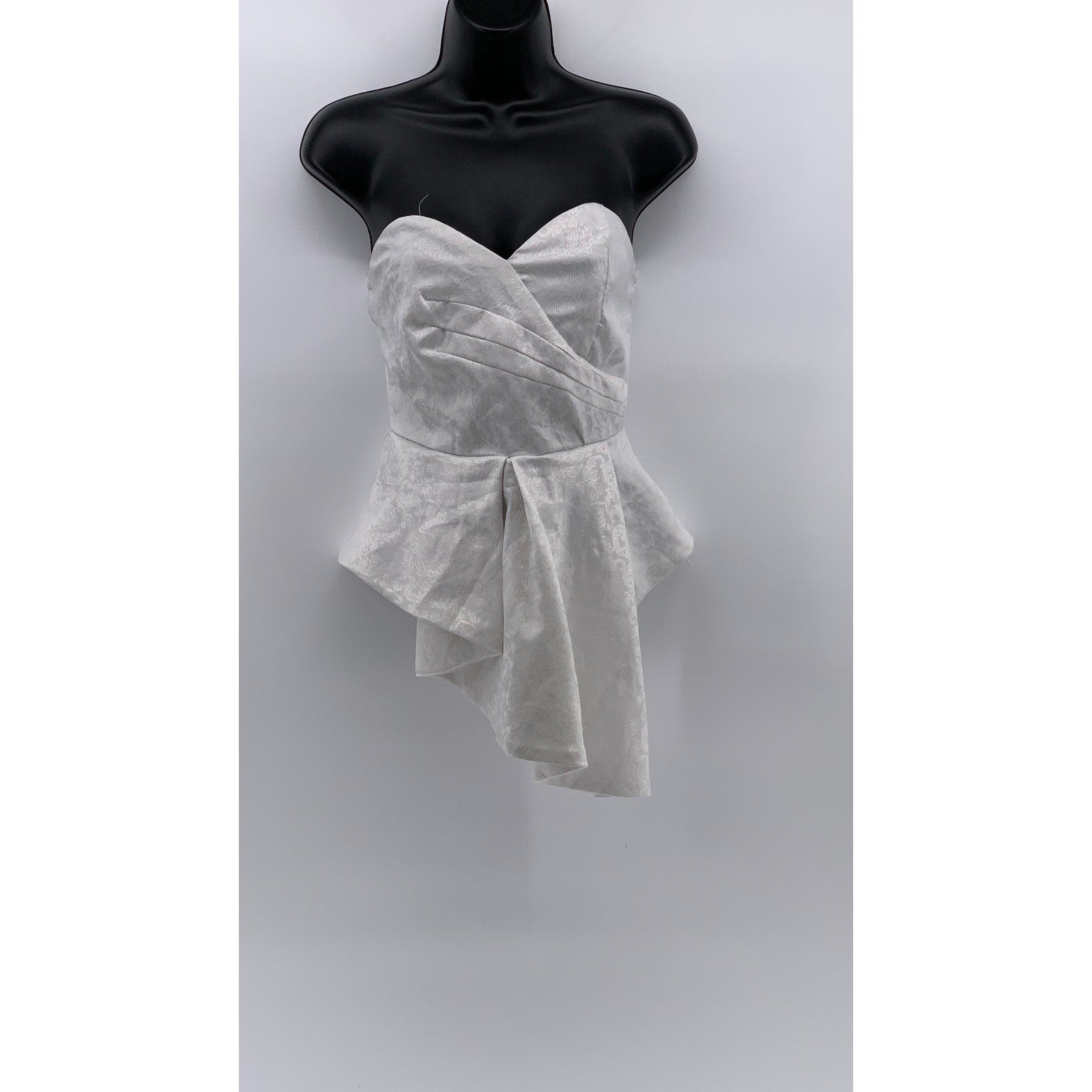 DO+BE Women’s White Floral Print V-Neck Sleeveless Asymmetrical Peplum Top SZ S