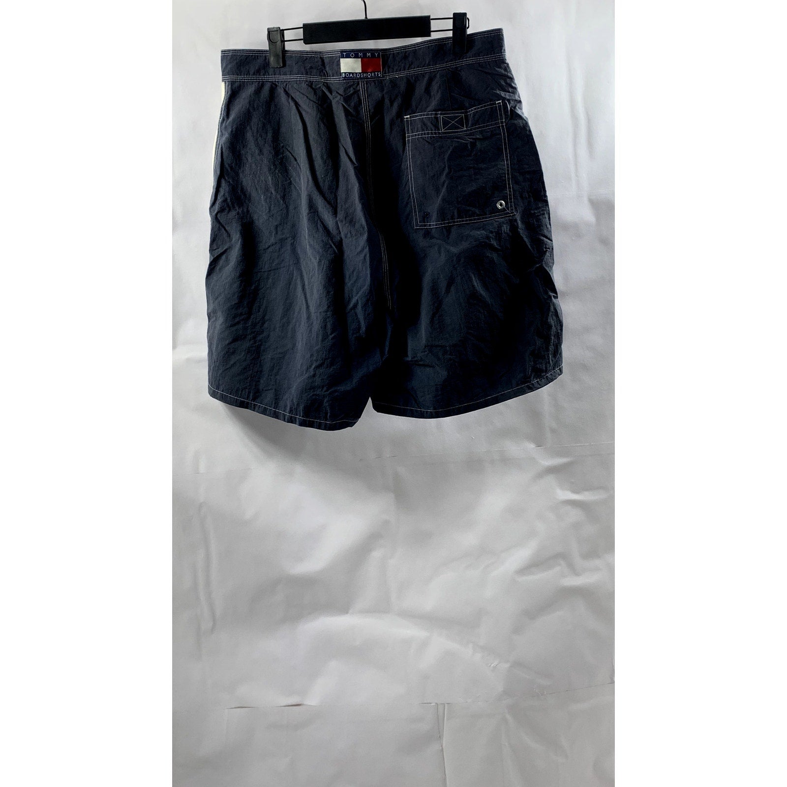 TOMMY HILFIGER Men's Vintage Navy-Cream International Games Board Shorts SZ M