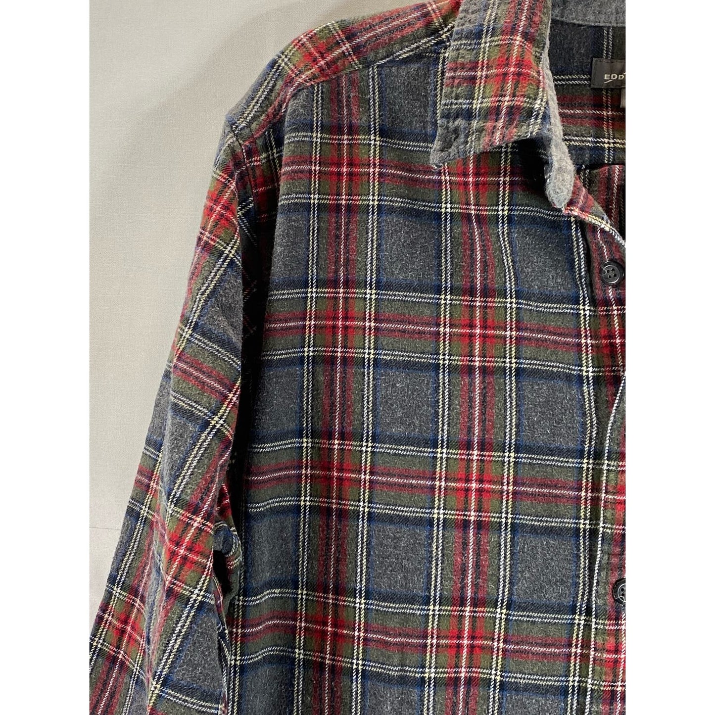 EDDIE BAUER Men's Grey/Red Plaid Button-Up Long Sleeve Flannel Shirt SZ L