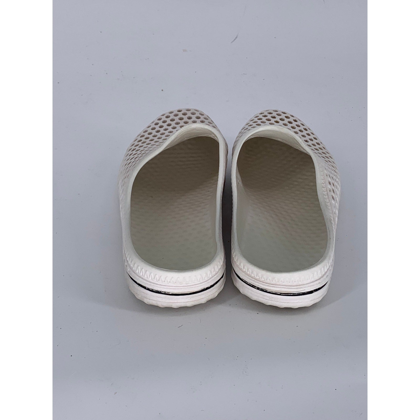 UNBRANDED Women's White Slip-On Perforated Swim Shoes SZ 7