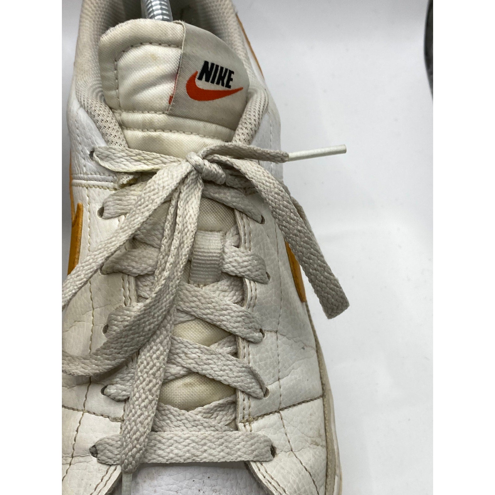 NIKE Men's Distressed White Leather Court Legacy Round-Toe Lace-Up Sneakers SZ11