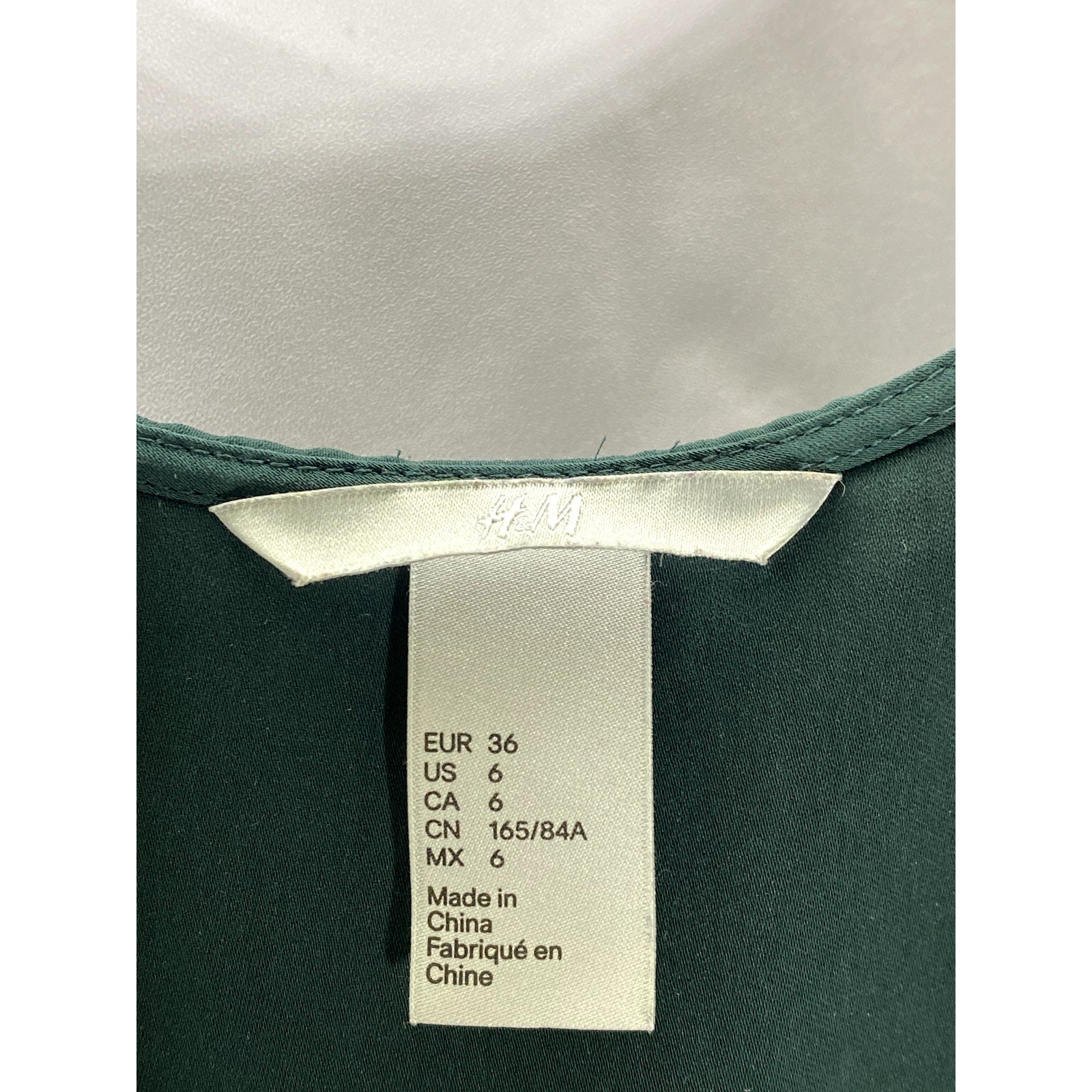 H&M Women's Dark Green V-Neck Sleeveless Lightweight Relaxed Fit Top SZ 6