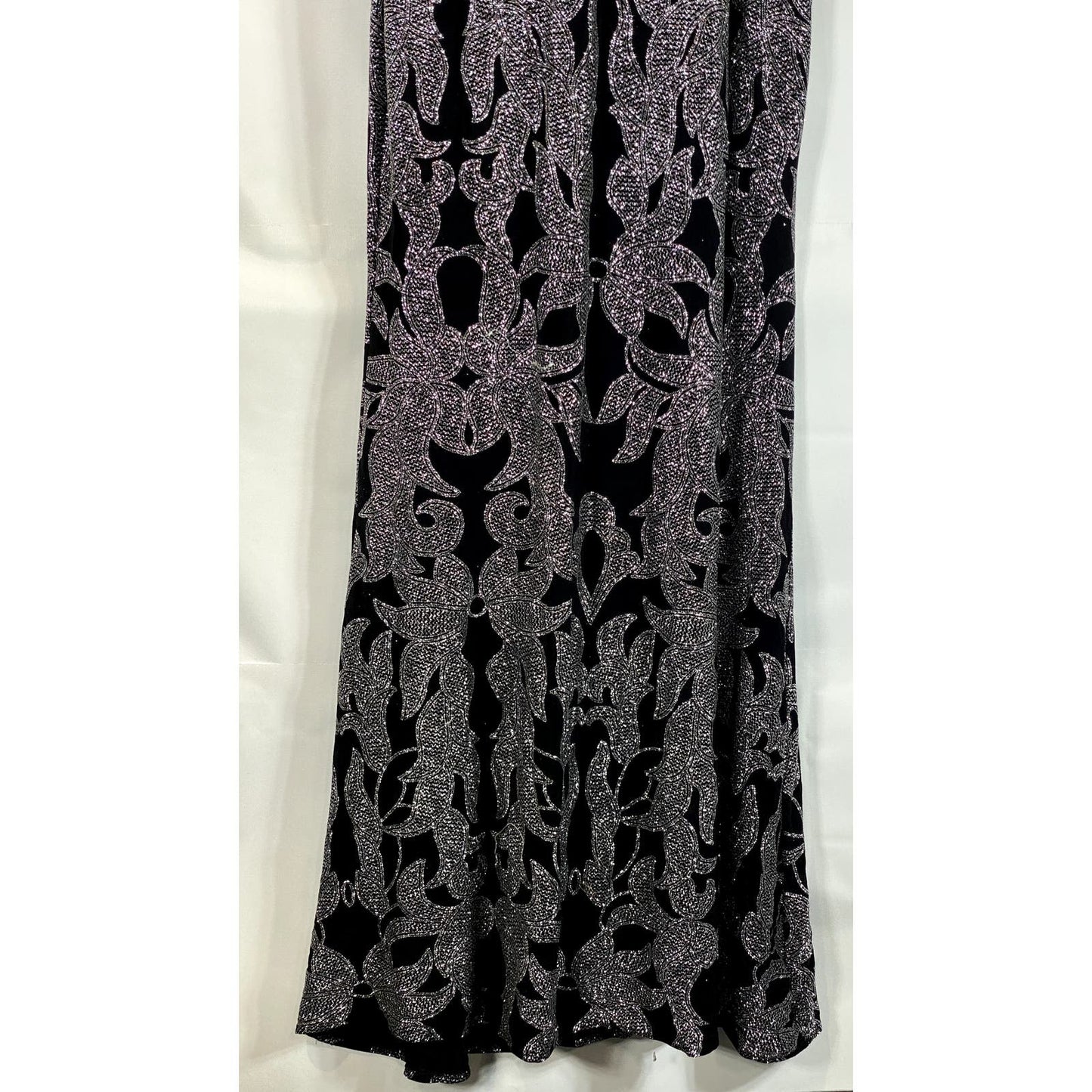 B&A By BETSY & ADAM Women's Black/Gunmetal Glitter-Print Mesh V-Neck Gown SZ 14