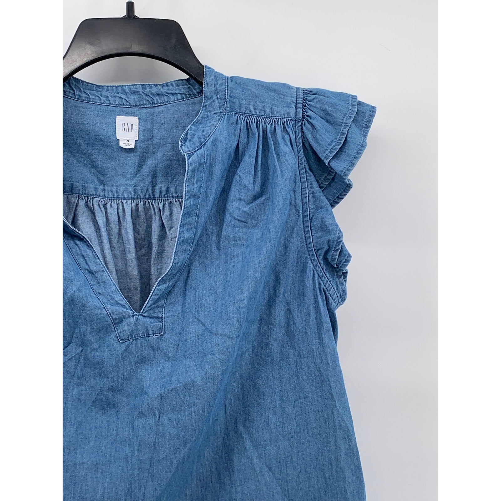 GAP Women's Blue Chambray Split-Neck Flutter Short Sleeve Top SZ S