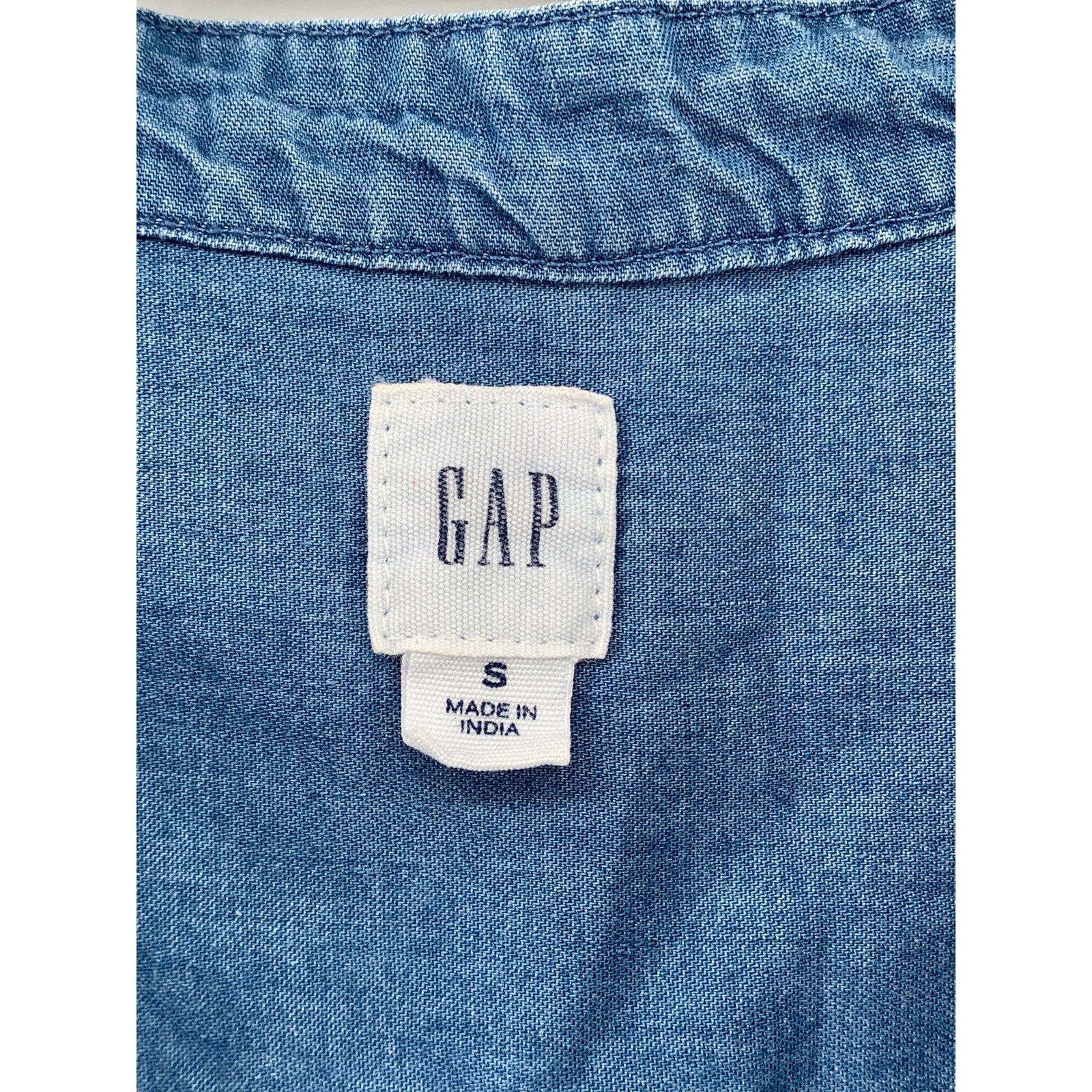 GAP Women's Blue Chambray Split-Neck Flutter Short Sleeve Top SZ S
