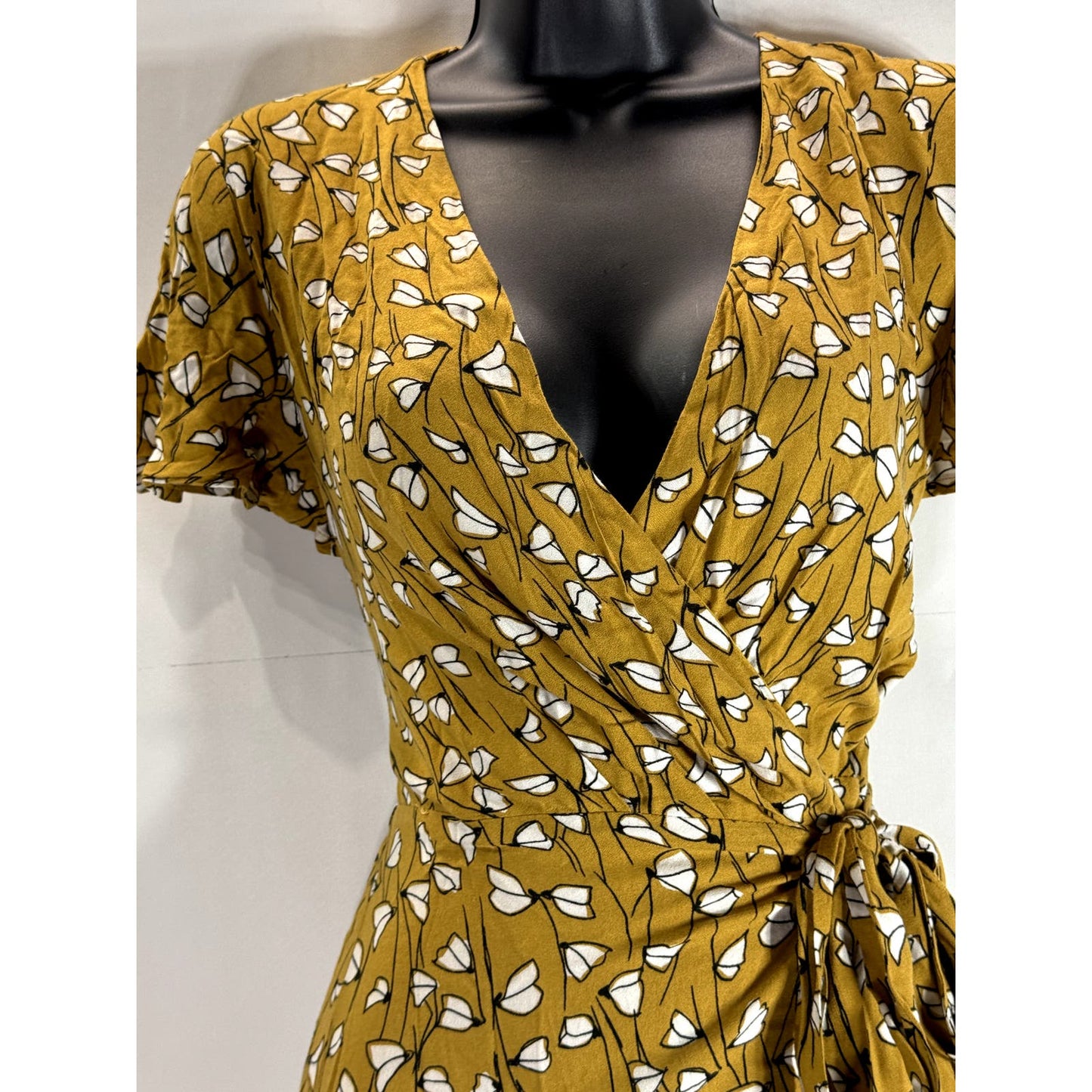 DRESS FORUM Los Angeles Women's Yellow Print V-Neck Short Sleeve Wrap Dress SZ S