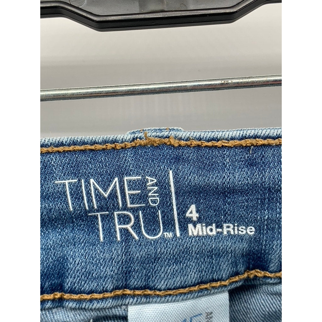TIME & TRU Women's Light Wash Denim Distressed Bermuda Shorts SZ 4