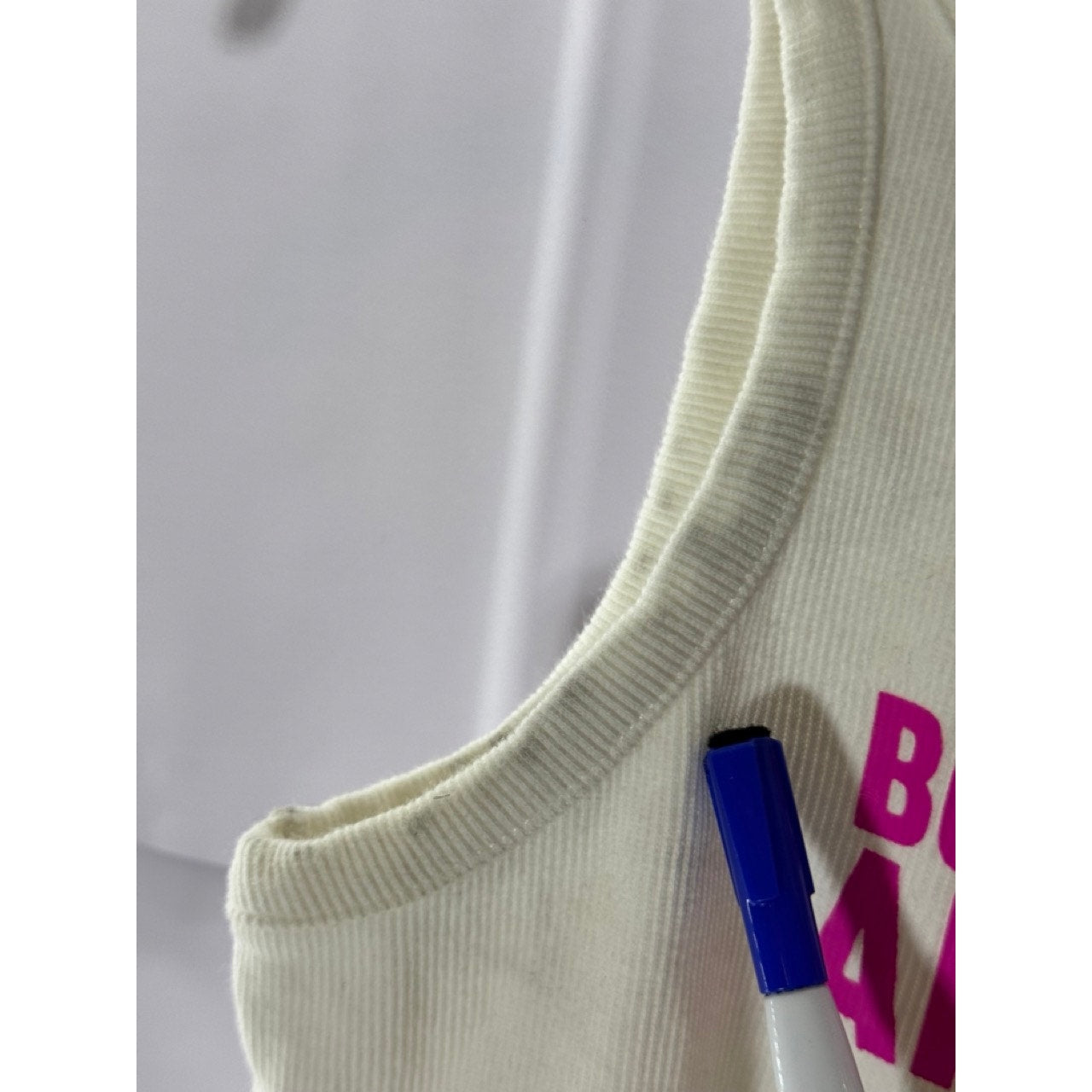 THE MAYFAIR GROUP Women's White/Pink Ribbed Boundaries Are Hot Crop Top SZ S/M