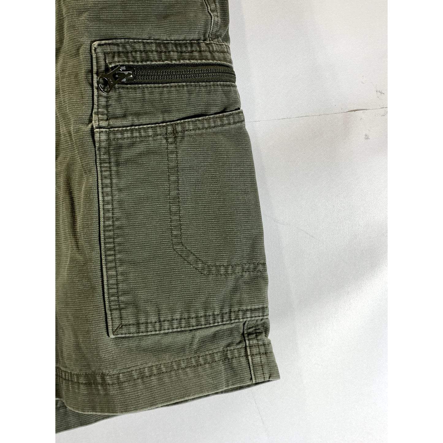 COLUMBIA Sportwear Company Men's Olive Green Regular-Fit Cargo Shorts SZ 40