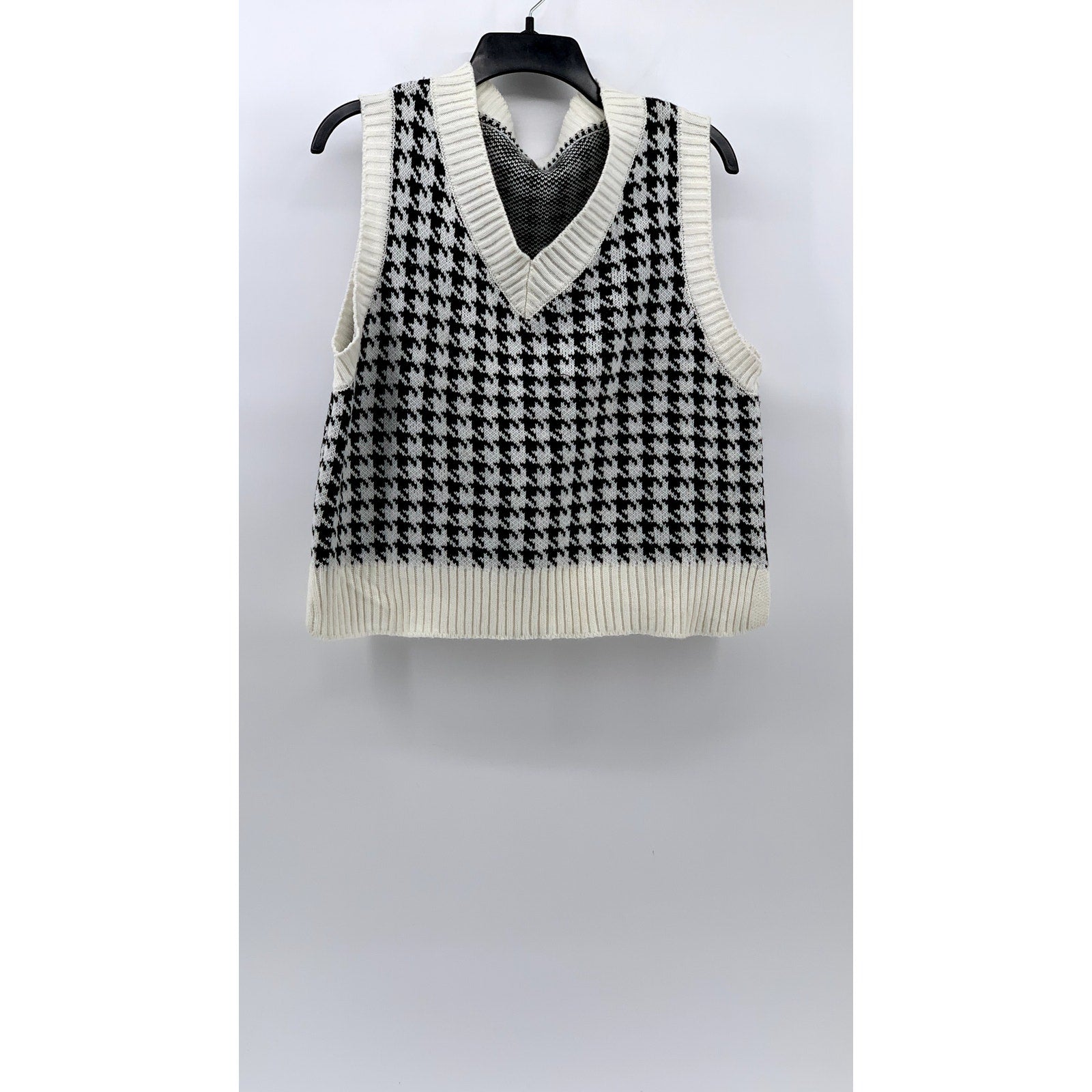 UNBRANDED Women's Black-White Houndstooth V-Neck Knit Sweater Vest SZ M