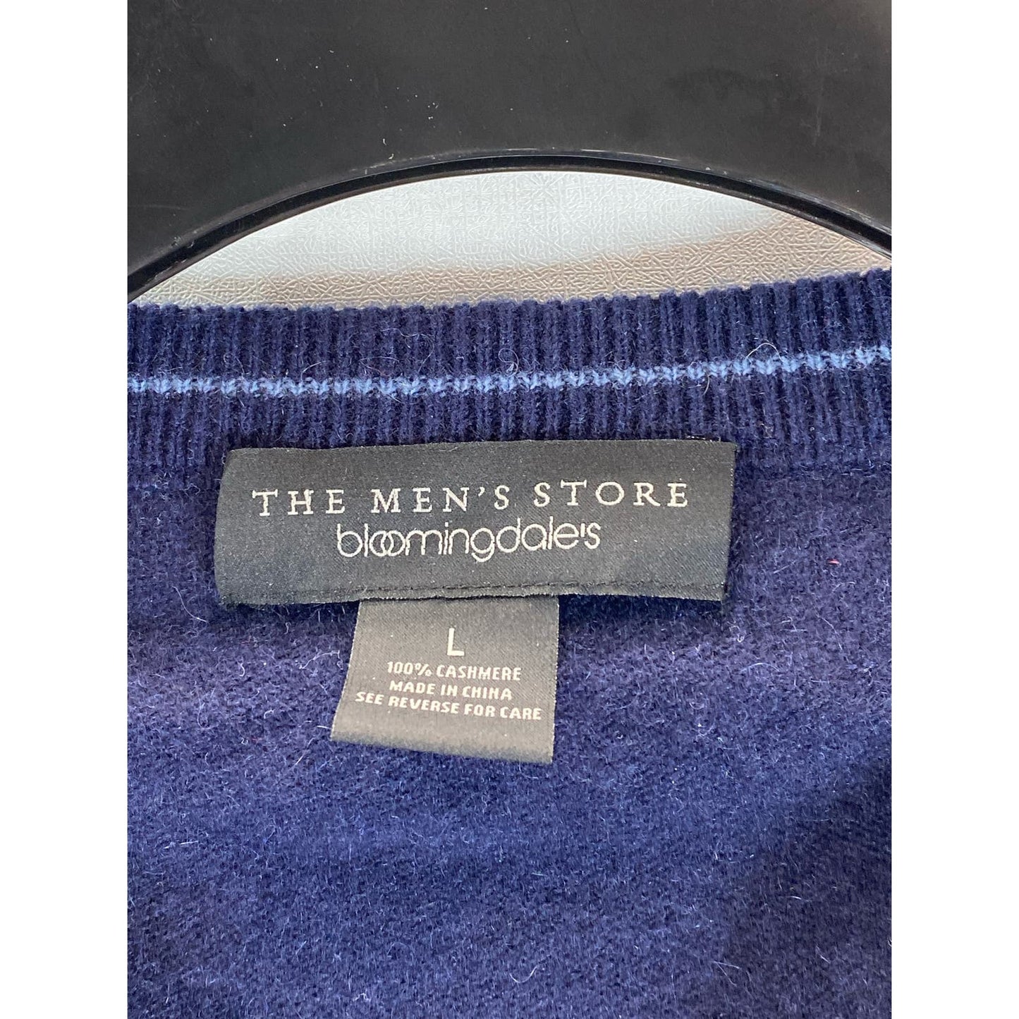 THE MEN'S STORE BLOOMINGDALES Men's Navy V-Neck Cashmere Pullover Sweater SZ L