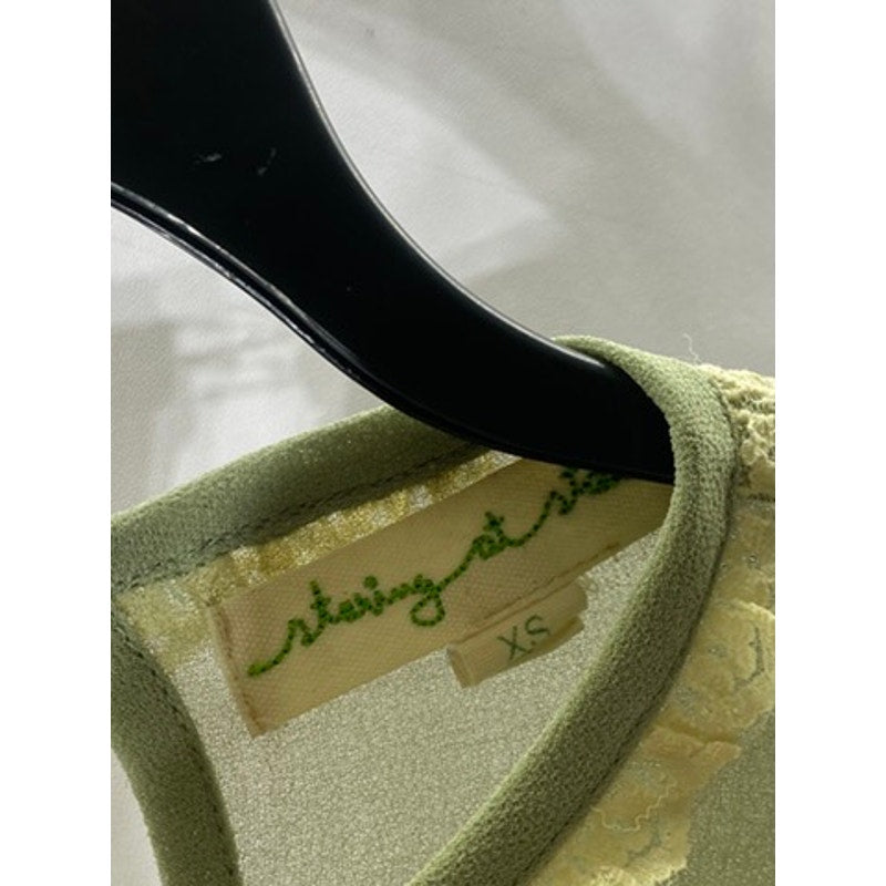 STARING AT STARS Women's Green Embroidered Lace-Trim Sheer Keyhole Top SZ XS