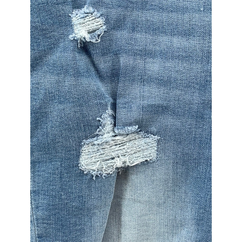 TIME & TRU Women's Light Wash Denim Distressed Bermuda Shorts SZ 4