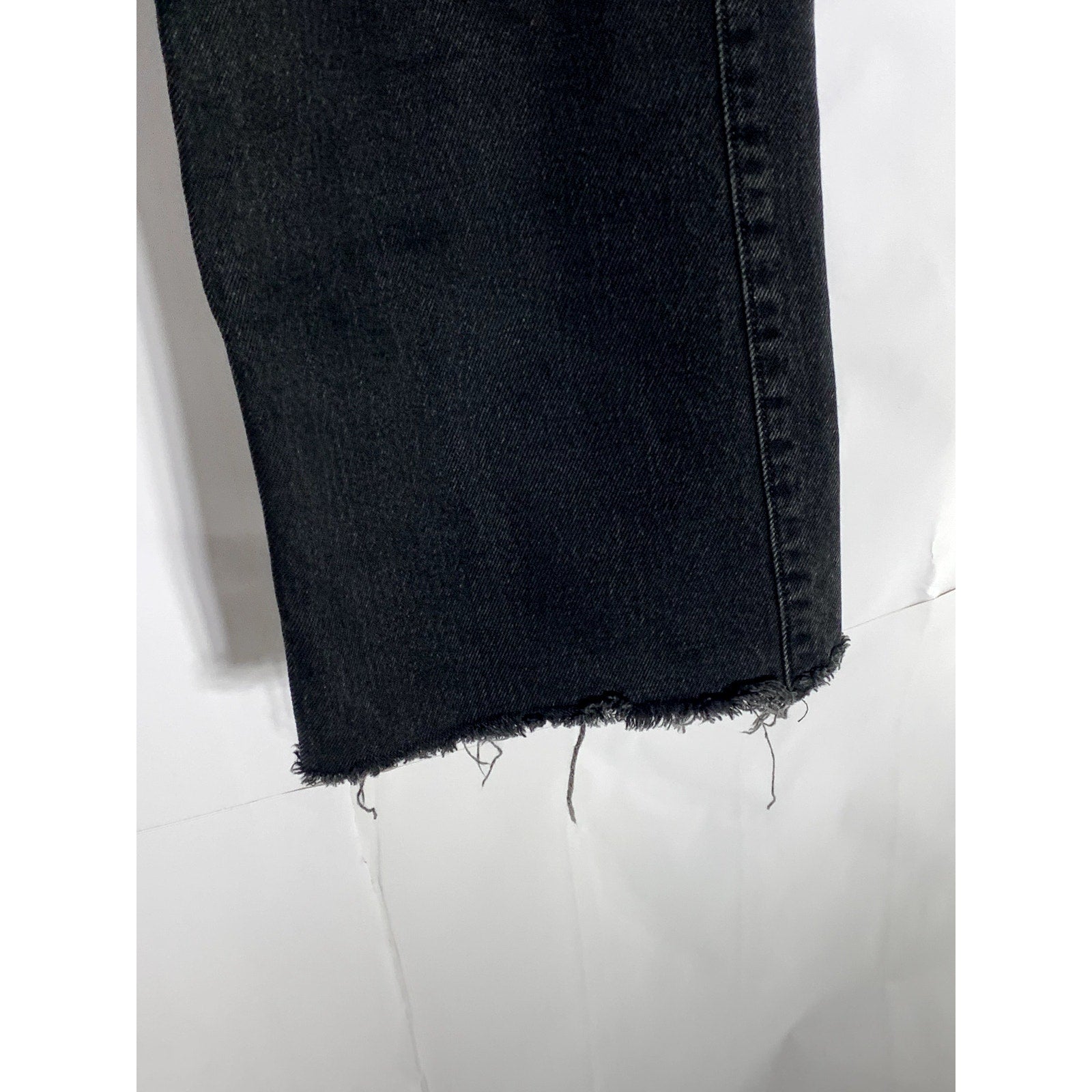 WEEKDAY Women's Echo Black Solid Row Five-Pocket Raw-Hem Straight Jean SZ 27/32