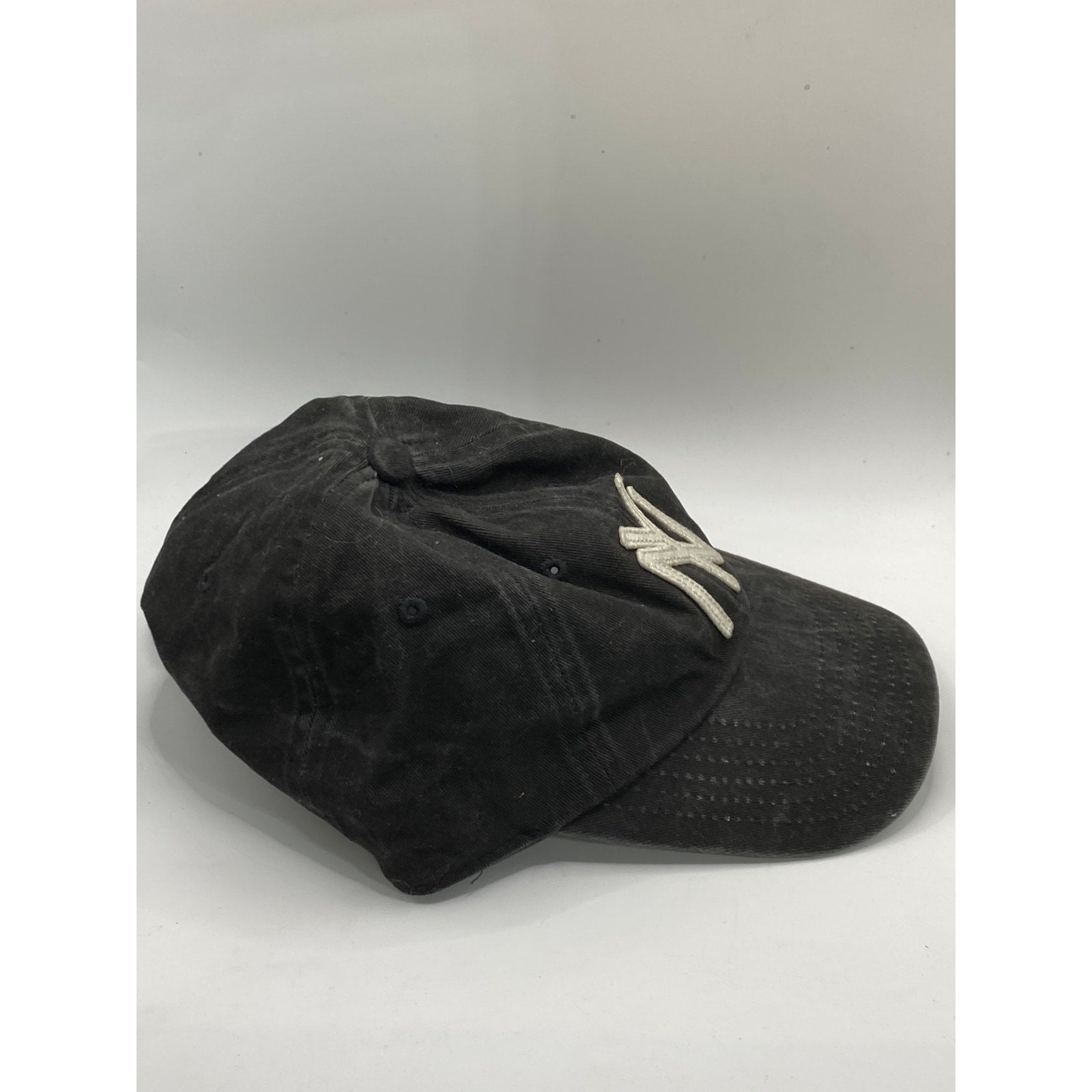 AMERICAN NEEDLE ARCHIVE Men's Vintage Black Patch New York Yankees Baseball Cap