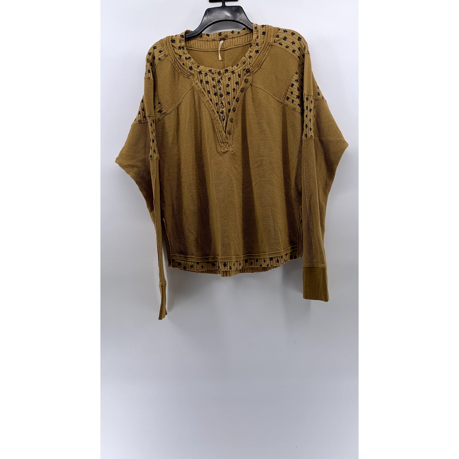 FREE PEOPLE Women's Tan Floral Henley Thermal Long Sleeve Top SZ M