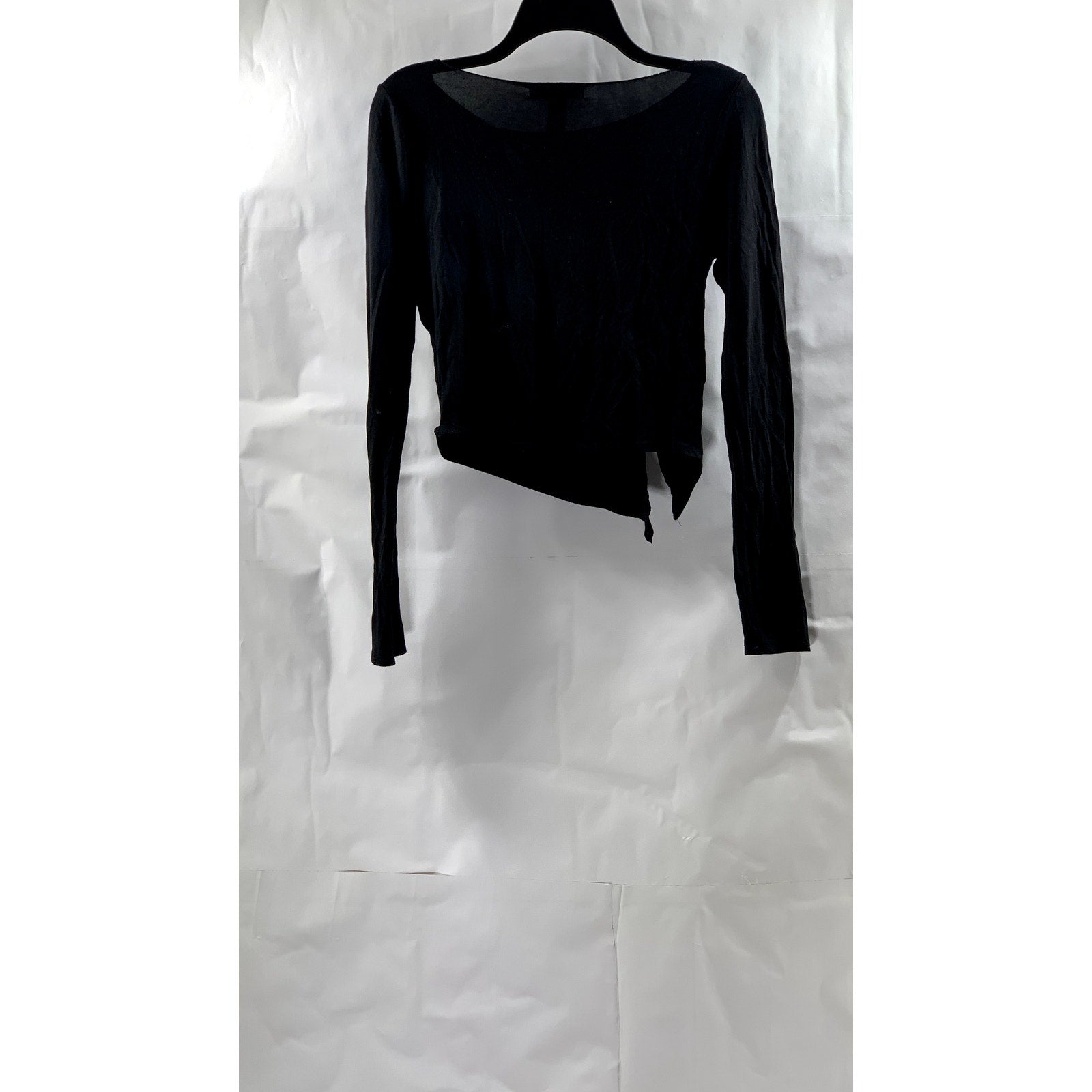 FOREVER 21 Women's Black Asymmetrical Cutout Button Long Sleeve Crop Top SZ M