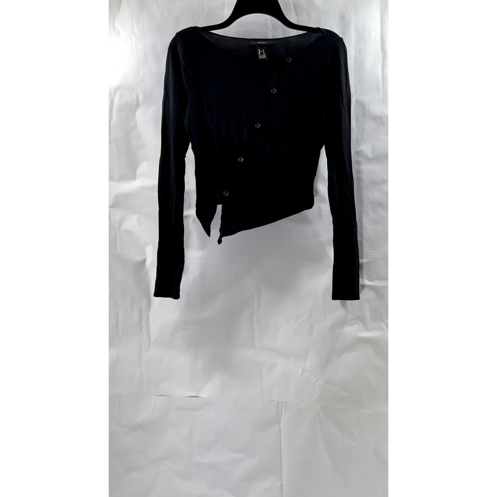 FOREVER 21 Women's Black Asymmetrical Cutout Button Long Sleeve Crop Top SZ M