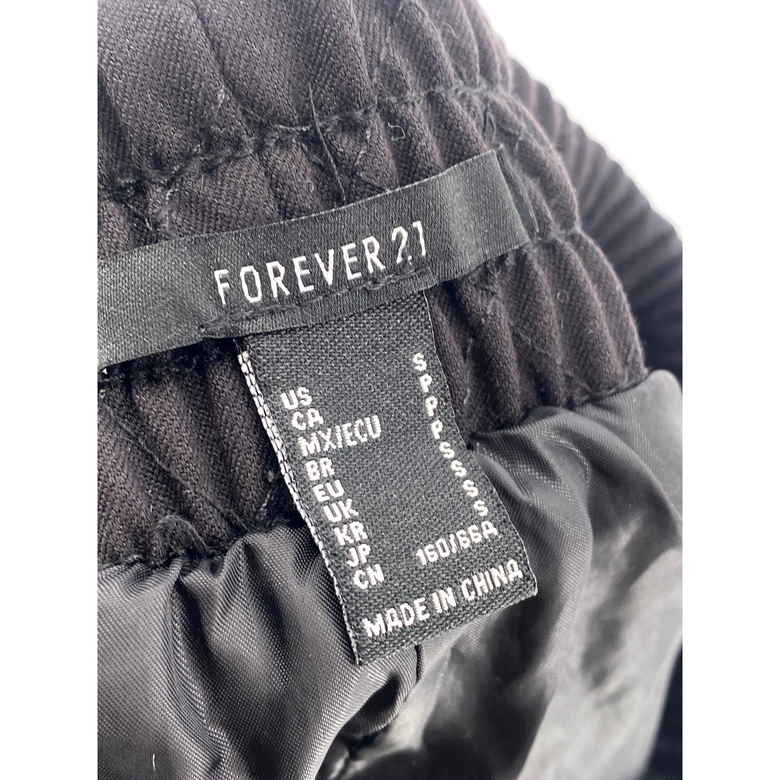 FOREVER 21 Women's Black Quilted Casual Pull-On Elastic Waist Shorts SZ S