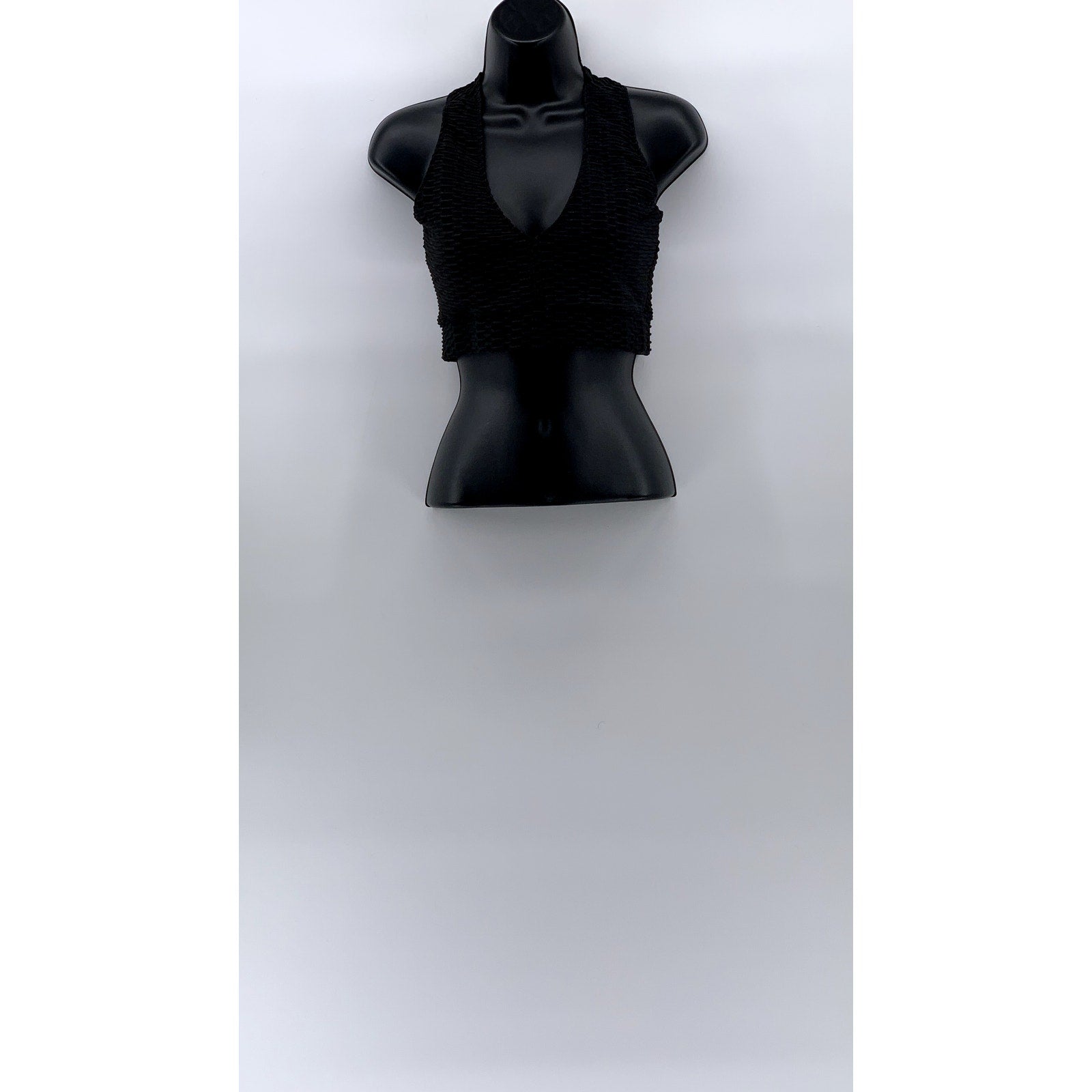 FOREVER 21 Women's Blac Textured V-Neck Cross Back Cropped Top SZ M