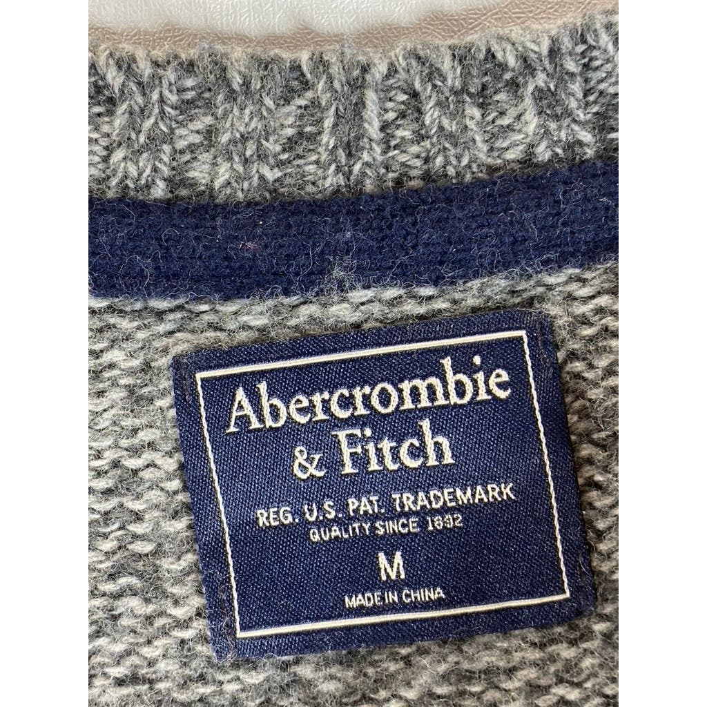 ABERCROMBIE & FITCH Men's Gray Heather Snowflake Print Crewneck Sweater SZ M