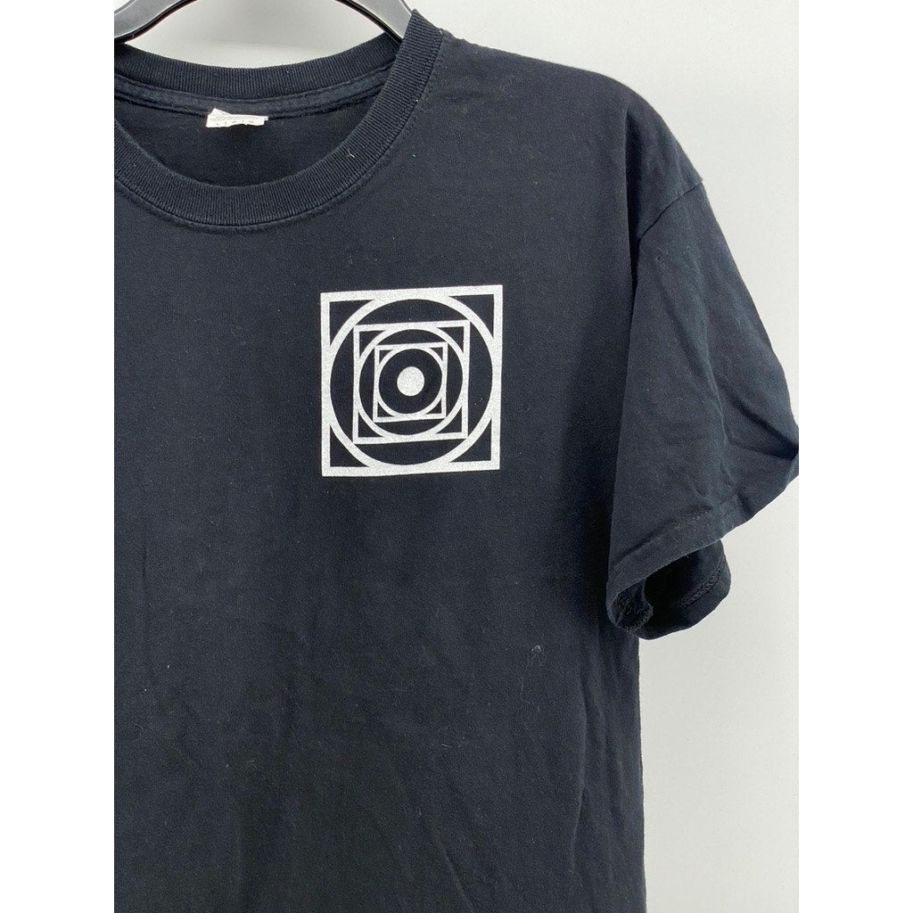 GILDAN Men’s Black Square Graphic Crewneck Casual Short Sleeve T-Shirt SZ L