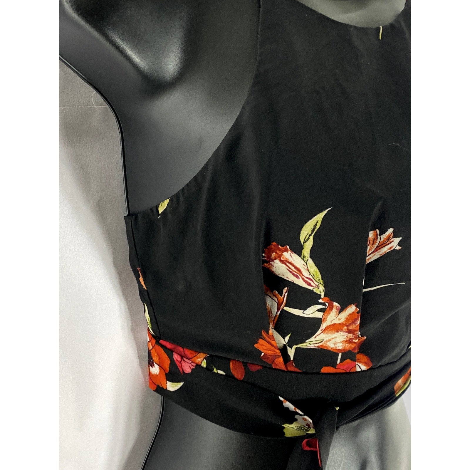 SOPRANO Women’s Black Floral Halter Cross-Back Crop Top SZ XS