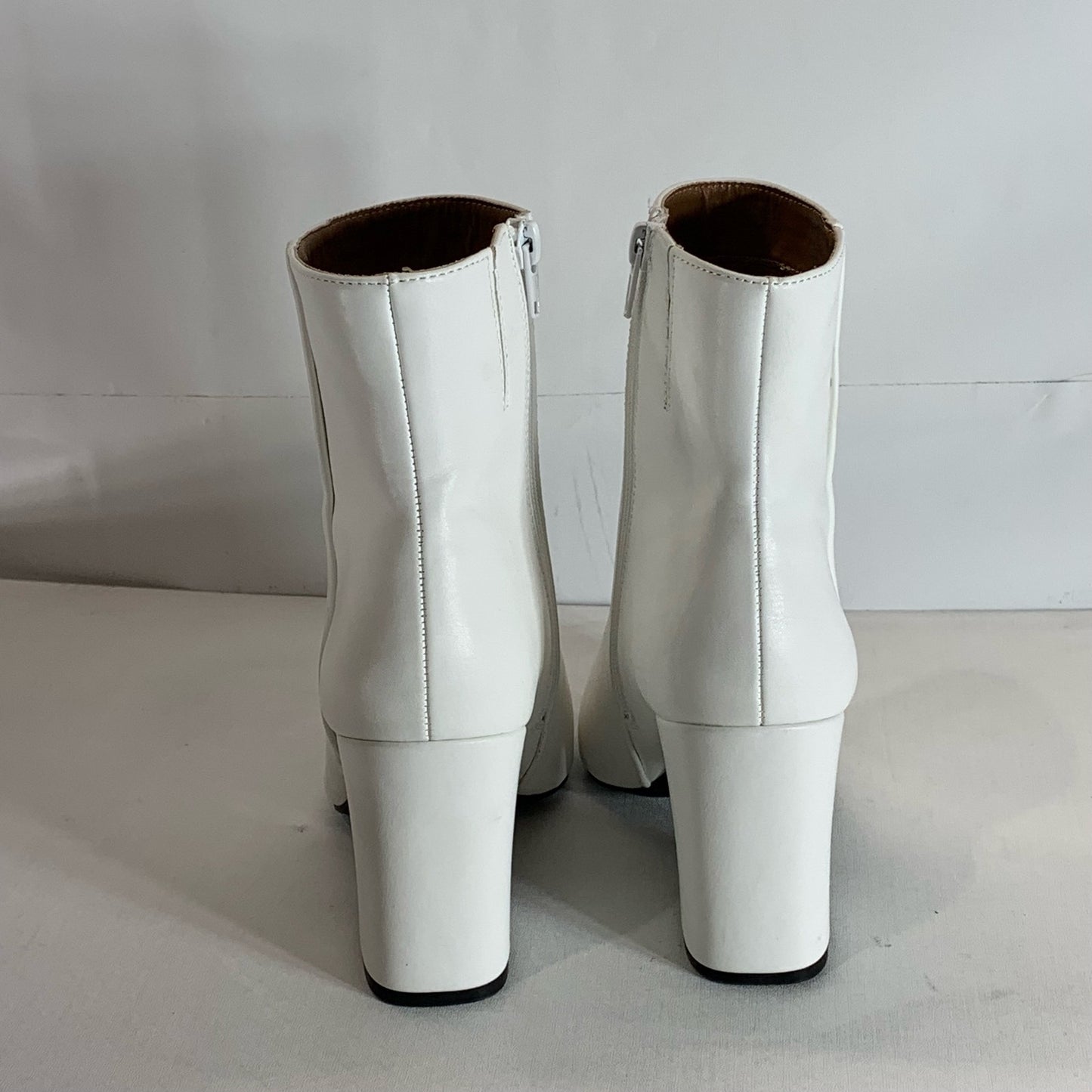 MADDEN GIRL Women's White Cody Pointed-Toe Faux-Leather Block-Heel Booties SZ 7