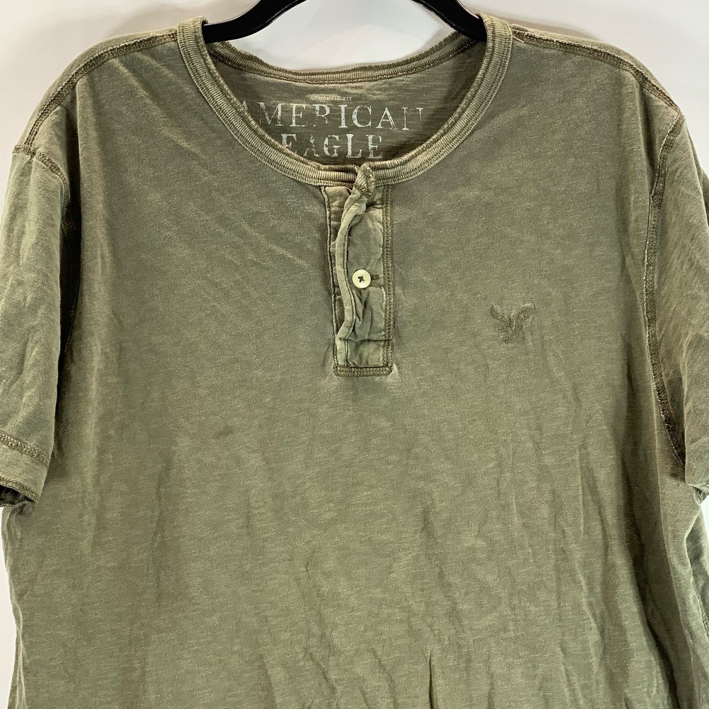 AMERICAN EAGLE Outfitters Men's Army Green Athletic-Fit Henley Shirt SZ XL