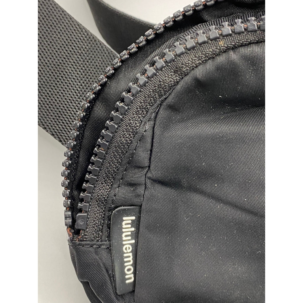 LULULEMON Unisex Adult Black Everday Wear Belt Bag