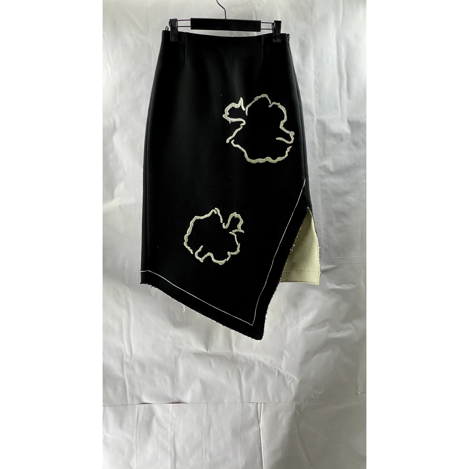 TIBI Women's Black-Beige Embroidered Leaf Asymmetrical Hem Midi Skirt SZ 00