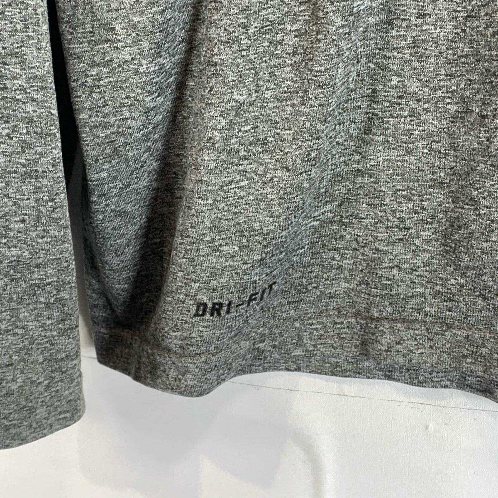 NIKE Men's Gray Swoosh logo Crewneck Dri-Fit Long Sleeve T-Shirt SZ L