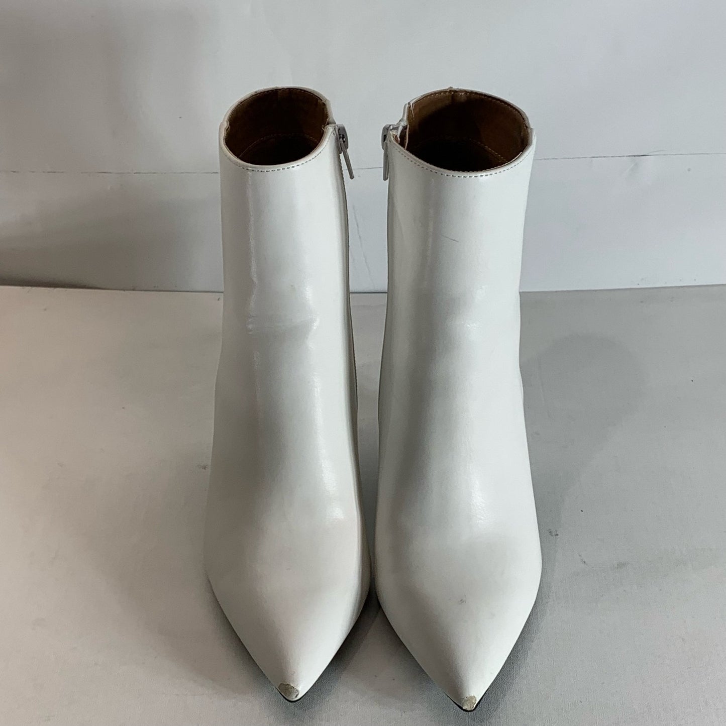 MADDEN GIRL Women's White Cody Pointed-Toe Faux-Leather Block-Heel Booties SZ 7