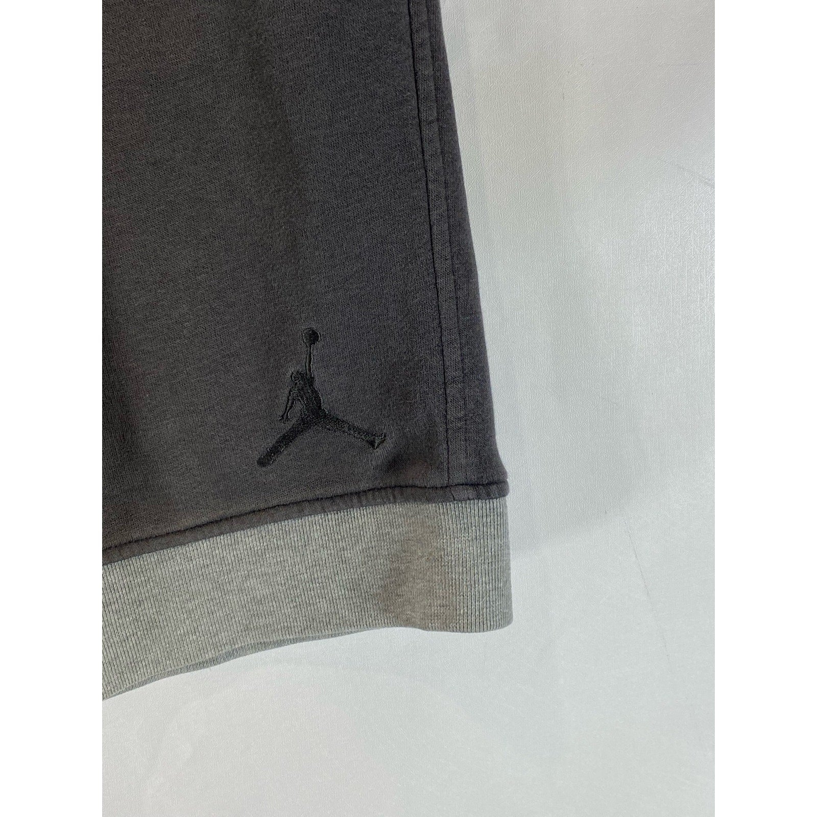 AIR JORDAN Men's Dark Gray/Light Gray Pull-On Sweat Shorts SZ M