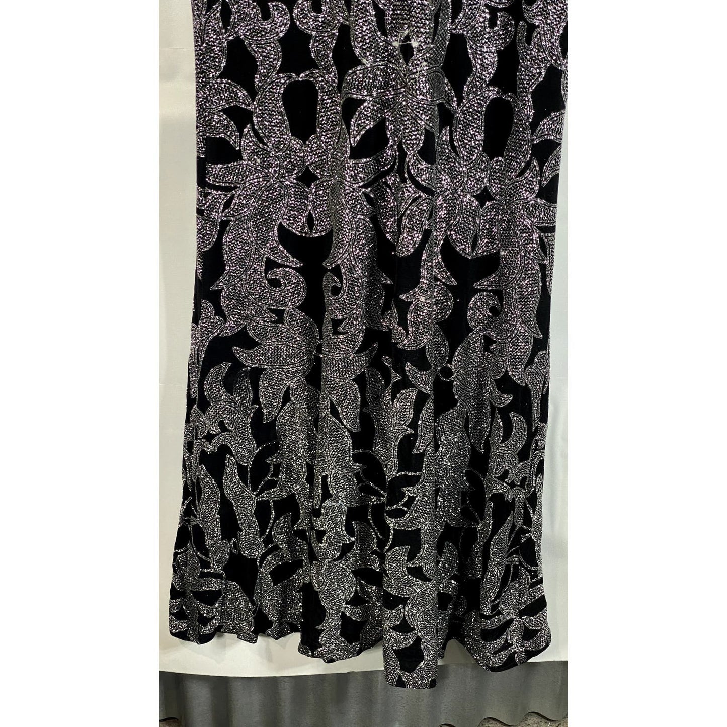 B&A By BETSY & ADAM Women's Black/Gunmetal Glitter-Print Mesh V-Neck Gown SZ 14