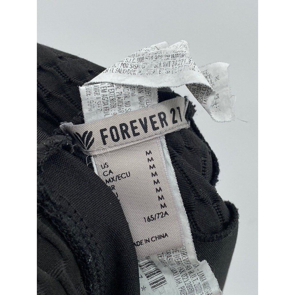 FOREVER 21 Women's Blac Textured V-Neck Cross Back Cropped Top SZ M