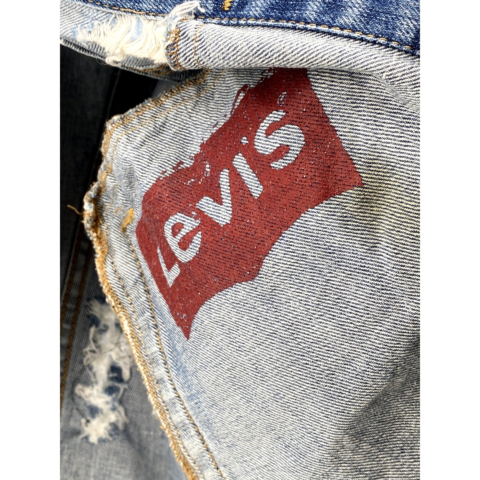 LEVI'S Men's Medium Wash Distressed Patchwork Streetwear Button-Up Jacket SZ M/L