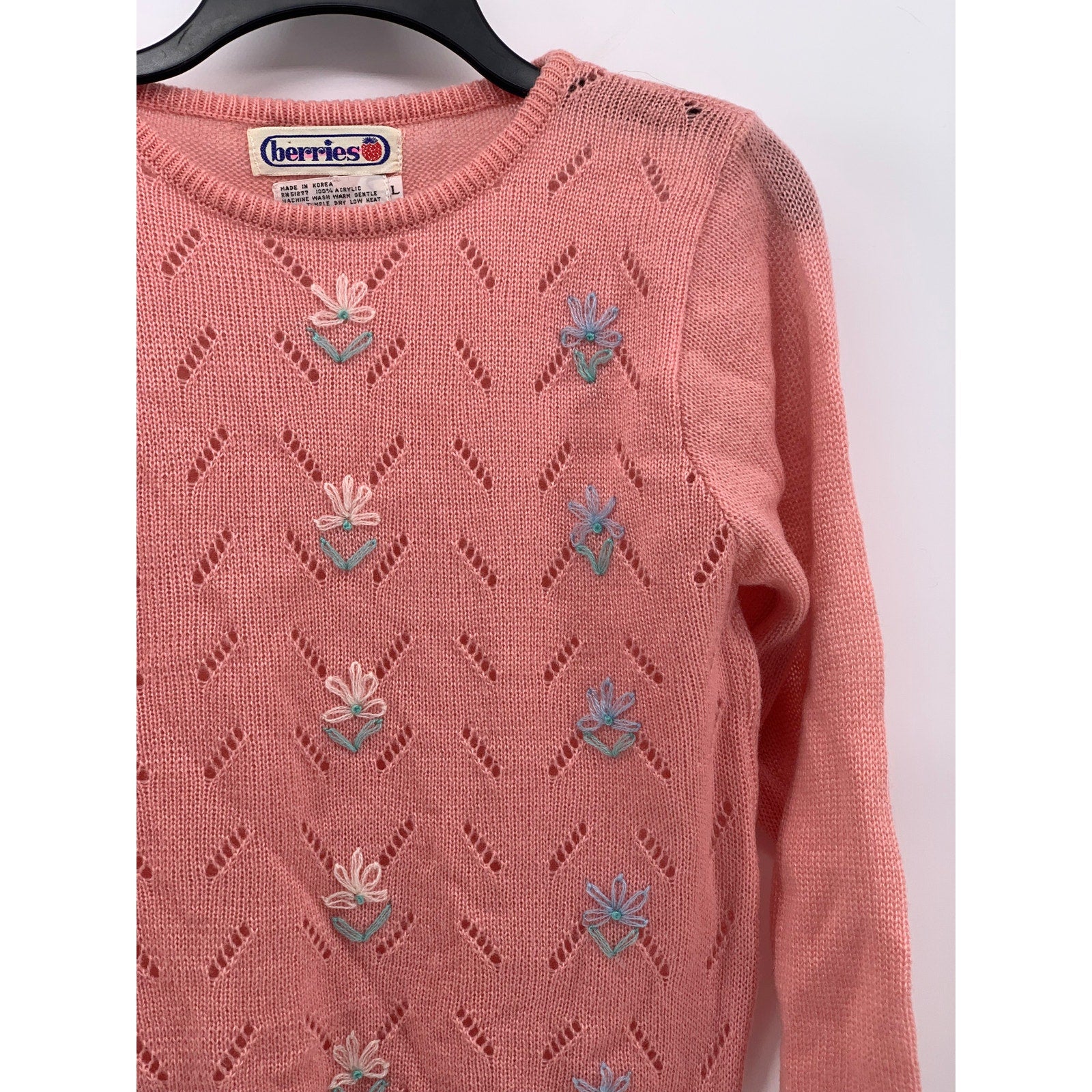 BERRIES Women's Vintage Pink Knit Floral Cutout Long Sleeve Ruffle Sweater SZ L