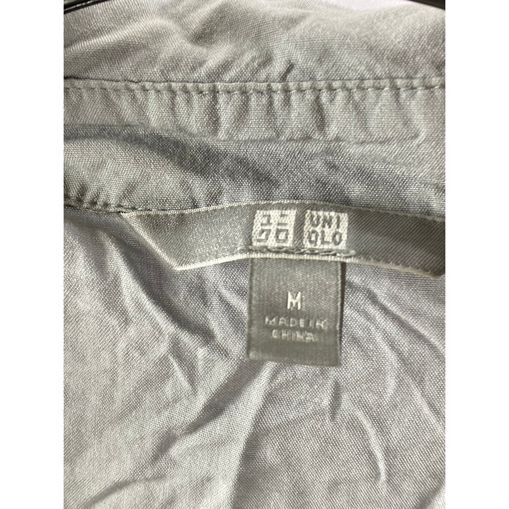 UNIQLO Women's Light Gray Short Sleeve Button-Up Relaxed Fit Top SZ M
