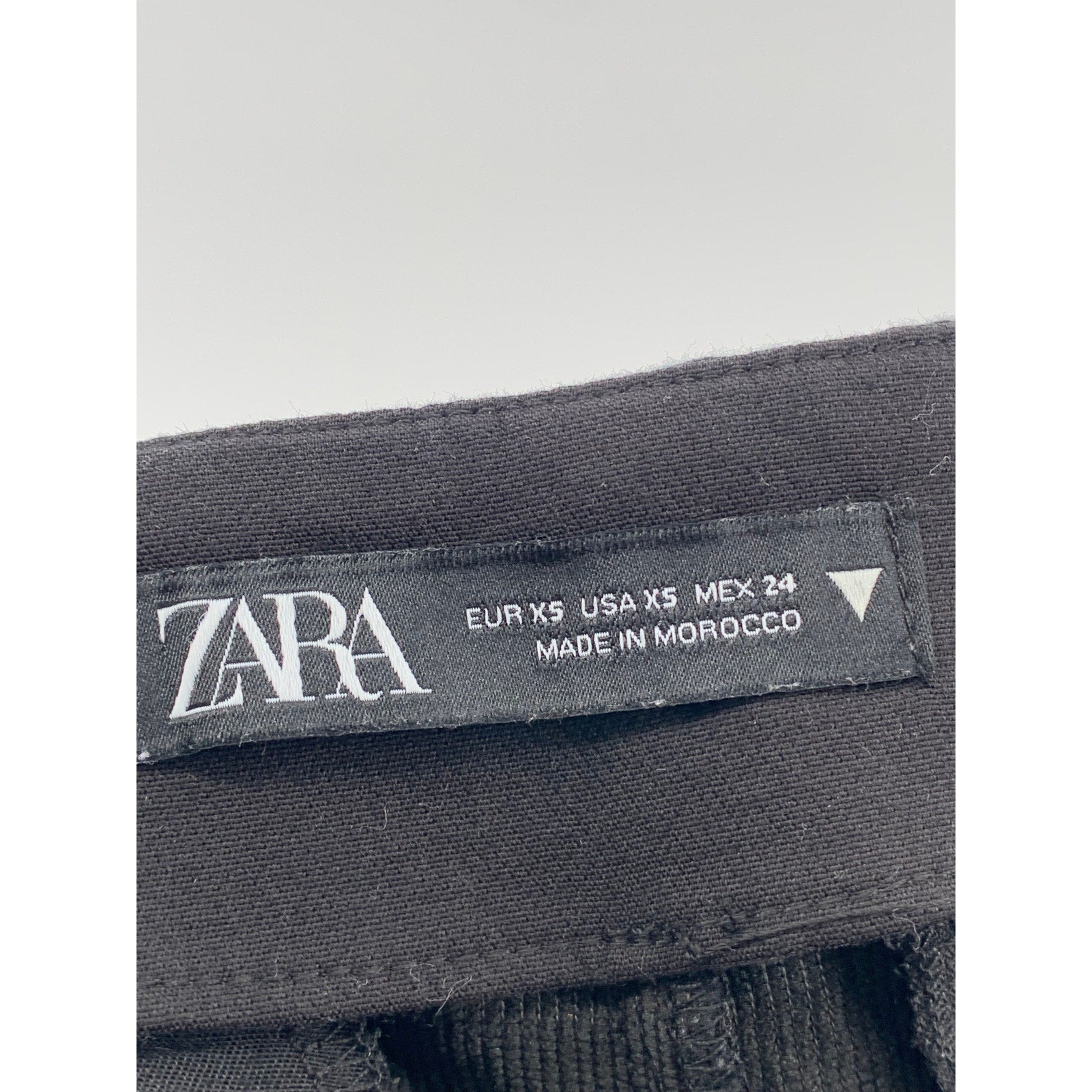 ZARA Women's Black Solid High-Rise Casual Pocketless Shorts SZ XS