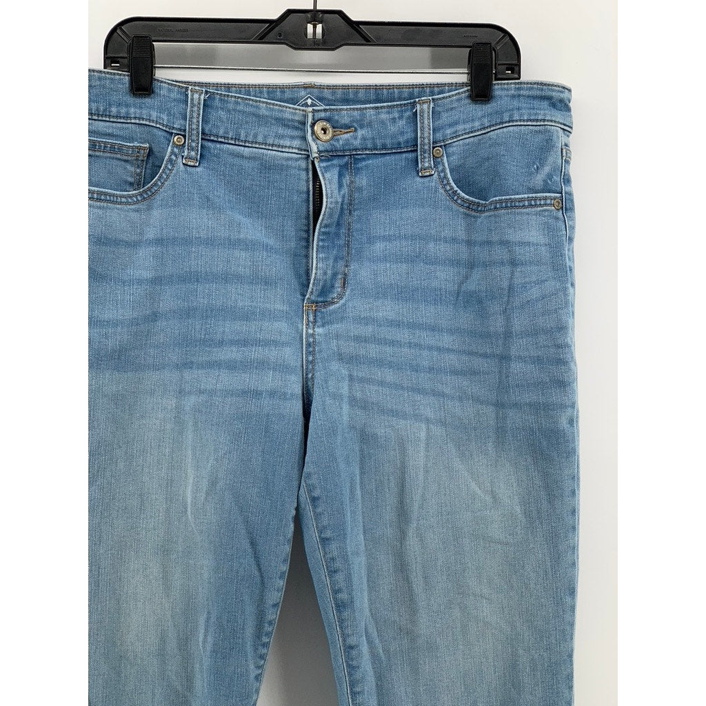 ST. JOHN'S BAY Women's Light Wash Denim Short Jeans SZ 14